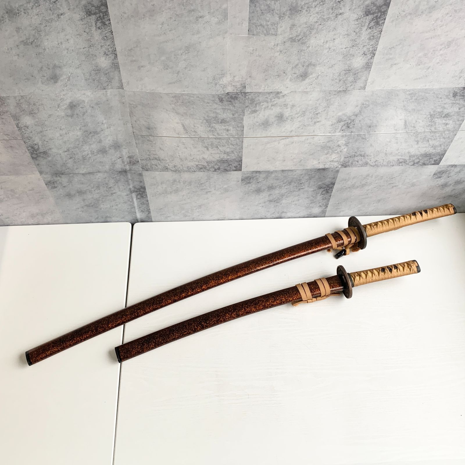 模造刀 大小 日本刀 2本セット オレンジ色 金属製 さや付き 民芸品