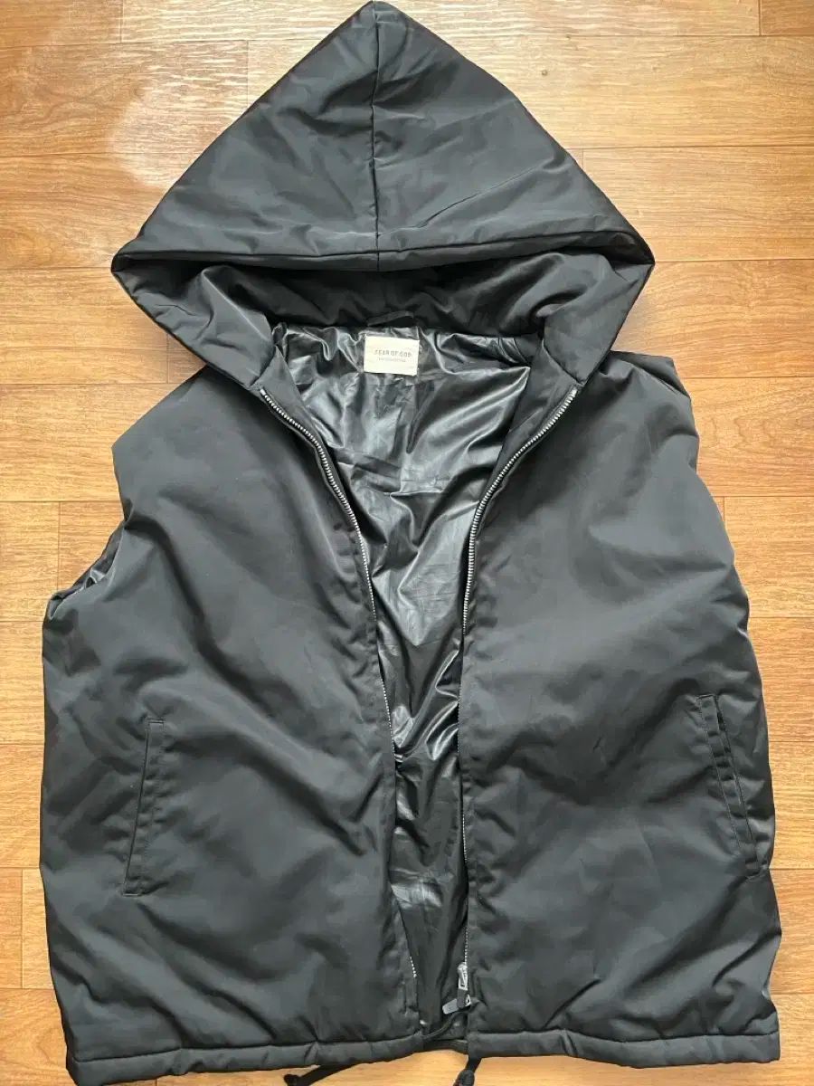【こー】FEAR OF GOD SIXTH フーデッド ダウンベスト FEAR OF GOD 6th ダウン ベスト L メンズ ベスト 【公式通販】