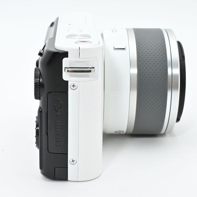 良品＞ Nikon 1 J1 標準ズームレンズキット ホワイト｜小型軽量ミラー