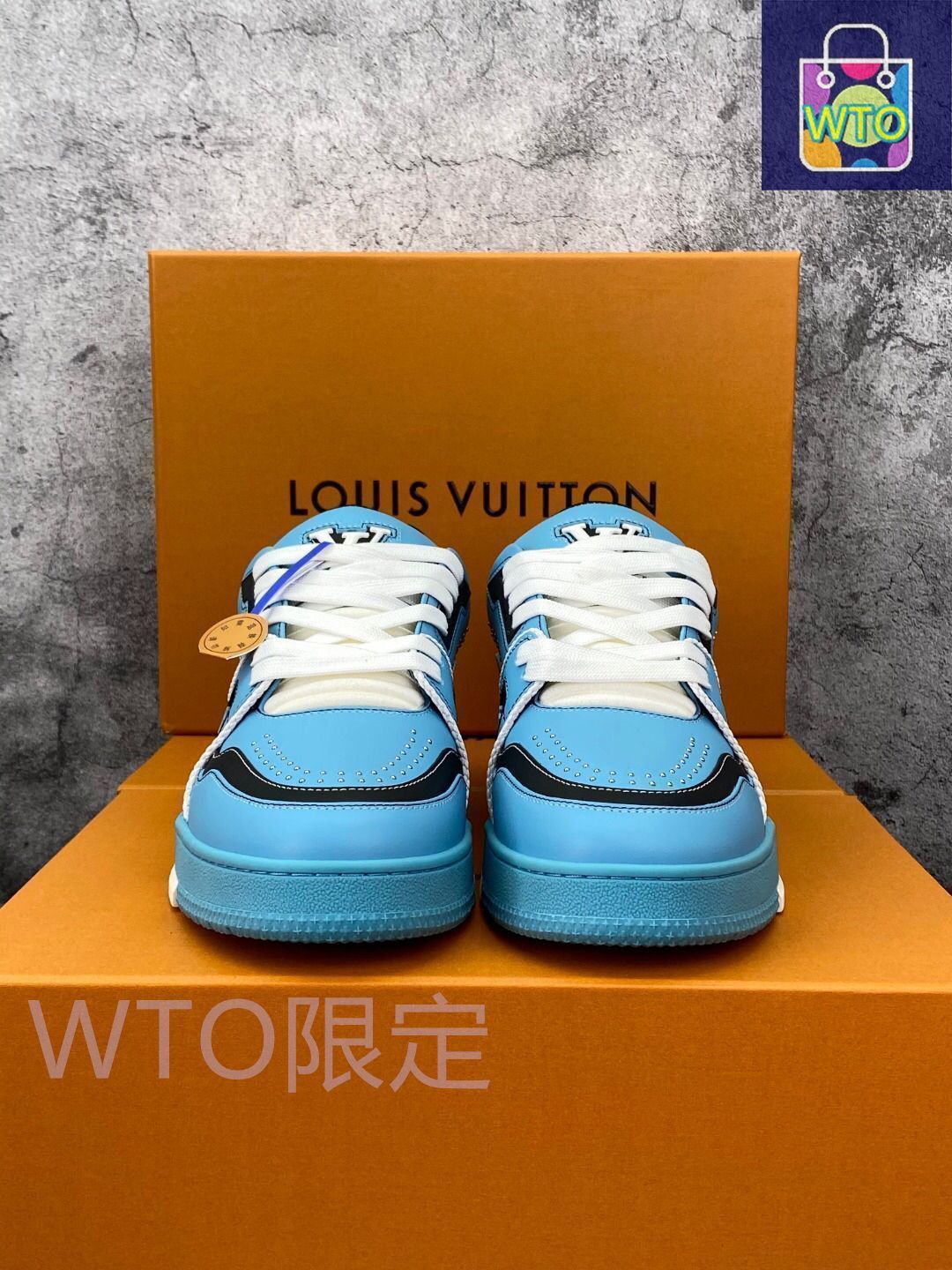 Louis Vuitton ブラック&ホワイト スニーカー 値下げ交渉⭕️ Louis Vuitton ブラック&ホワイト スニーカー 値下げ交渉⭕️