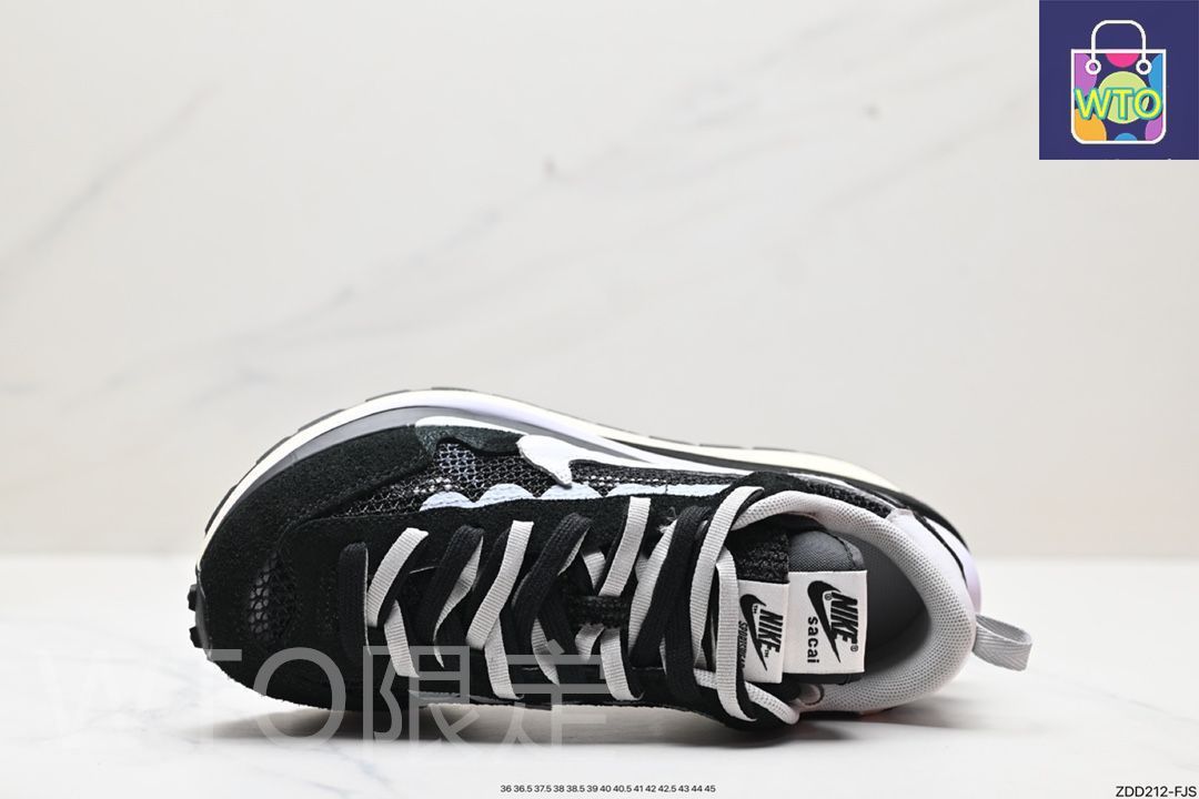 サカイ × ナイキ ヴェイパー ワッフル ブラックアンドホワイト CV1363