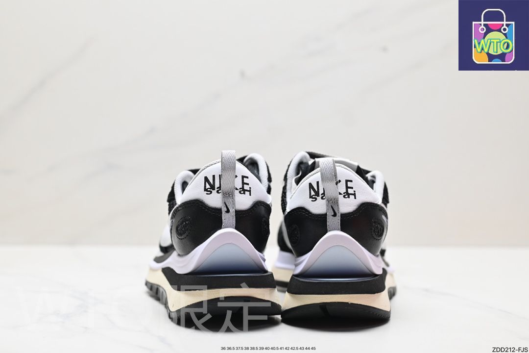 サカイ × ナイキ ヴェイパー ワッフル ブラックアンドホワイト CV1363