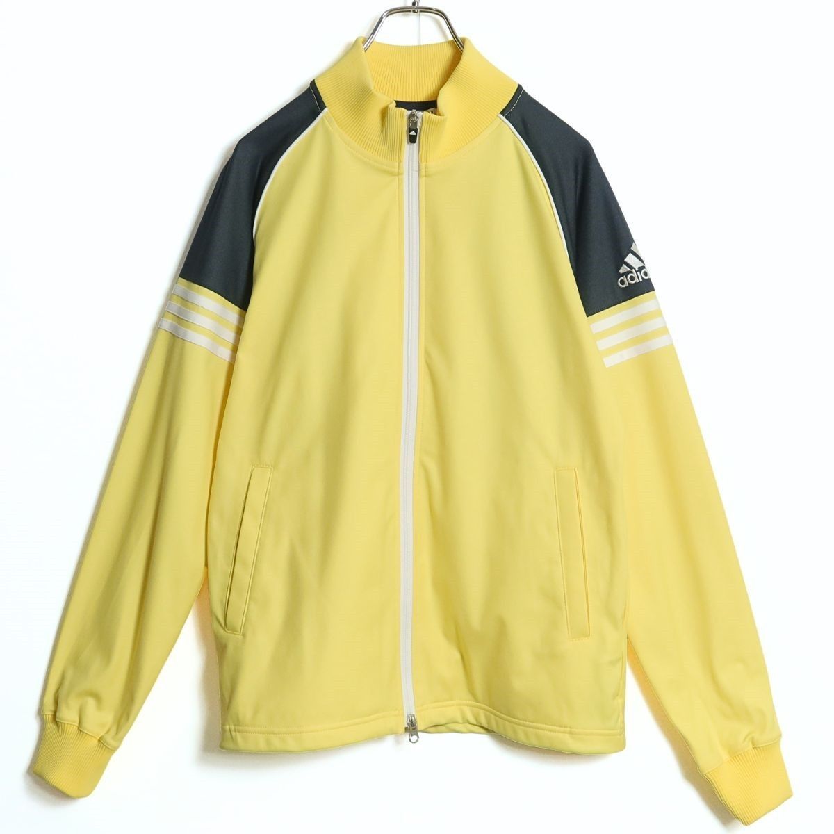 美品】アディダス☆ロゴ刺しゅう入り！ 鮮やかなカラーのトラック