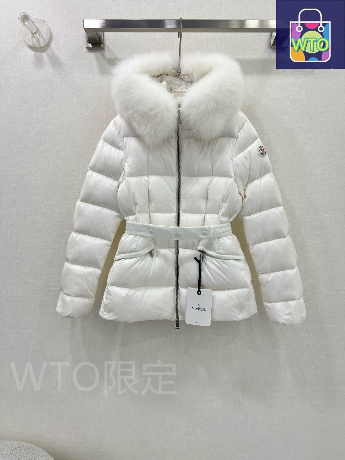 白 ダウンジャケット ベルト付き ロング丈 モンクレール 楽天市場】【MONCLER/モンクレール/CAVETTAZ GIUBBOTTO/キャベタズ