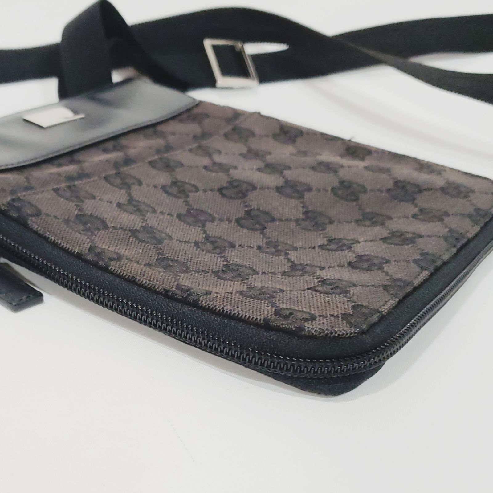 美品【GUCCI】グッチ GGキャンバス ショルダーバッグ クロスボディ 