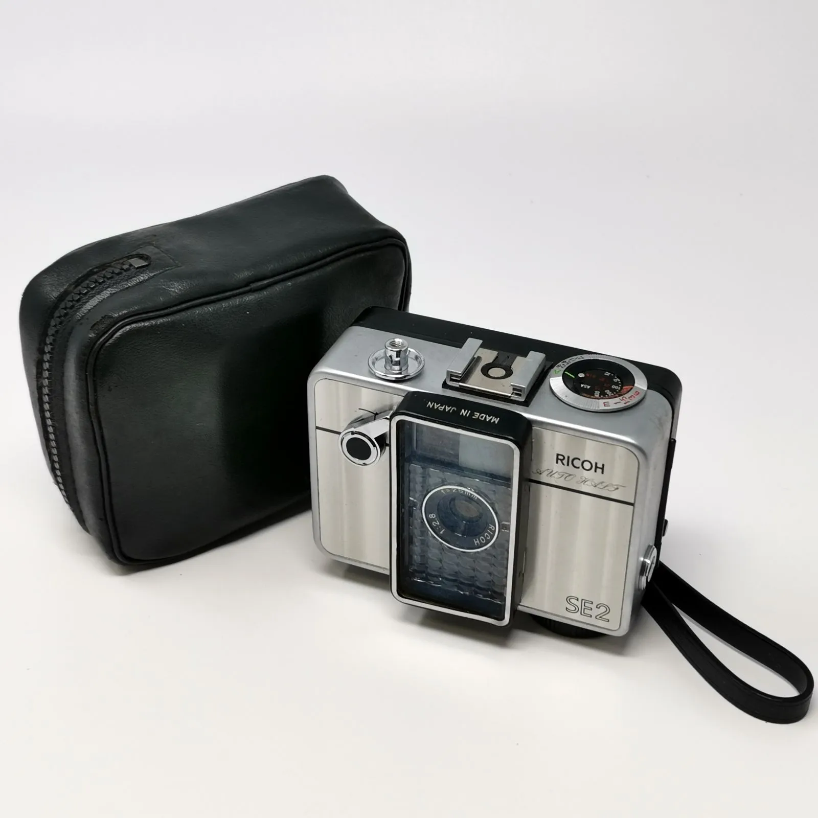 カメラ RICOH AUTO HALF SE2 フィルムカメラ シルバー フィルムない
