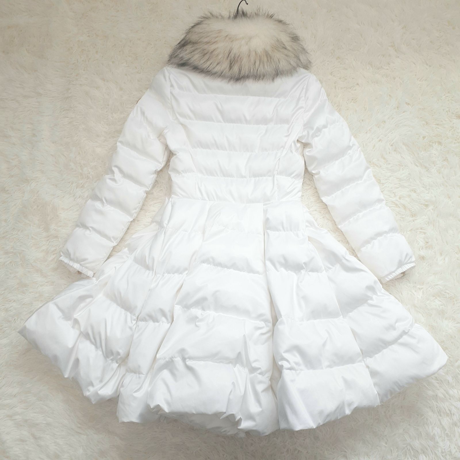 エリザベッタフランキ ELISABETTA FRANCHI ホワイト フレア ダウン