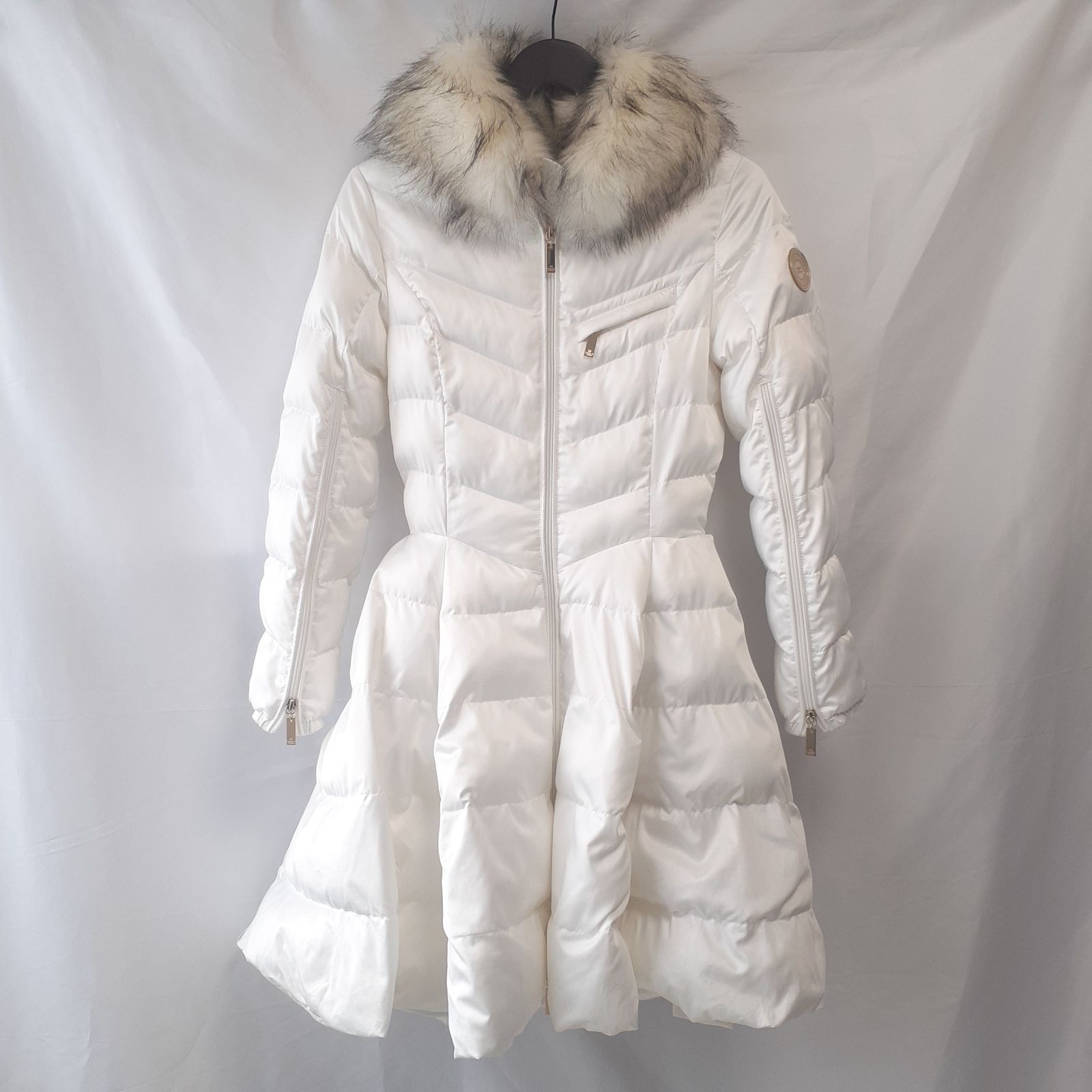 エリザベッタフランキ ELISABETTA FRANCHI ホワイト フレア ダウン