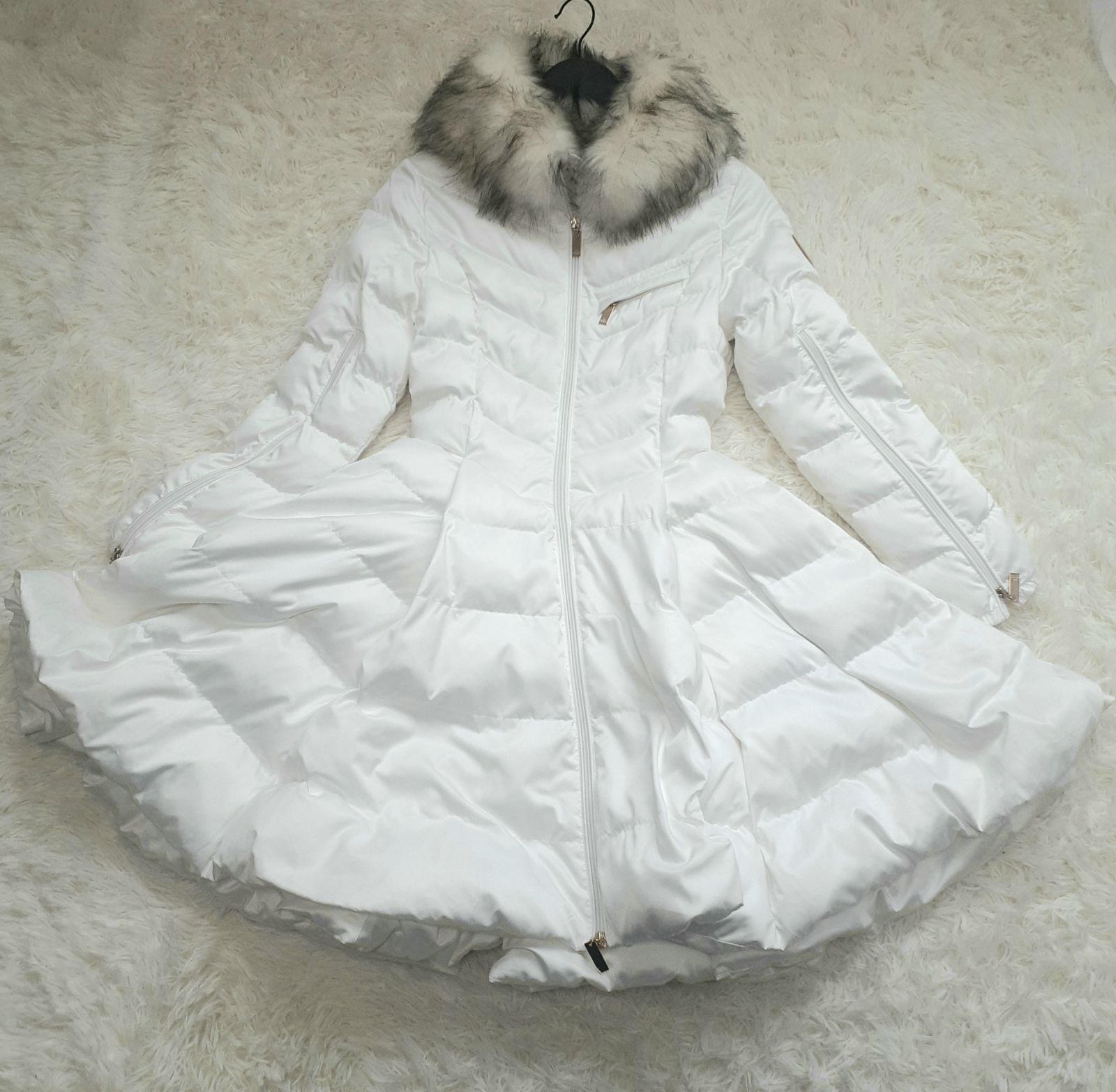 エリザベッタフランキ ELISABETTA FRANCHI ホワイト フレア ダウン