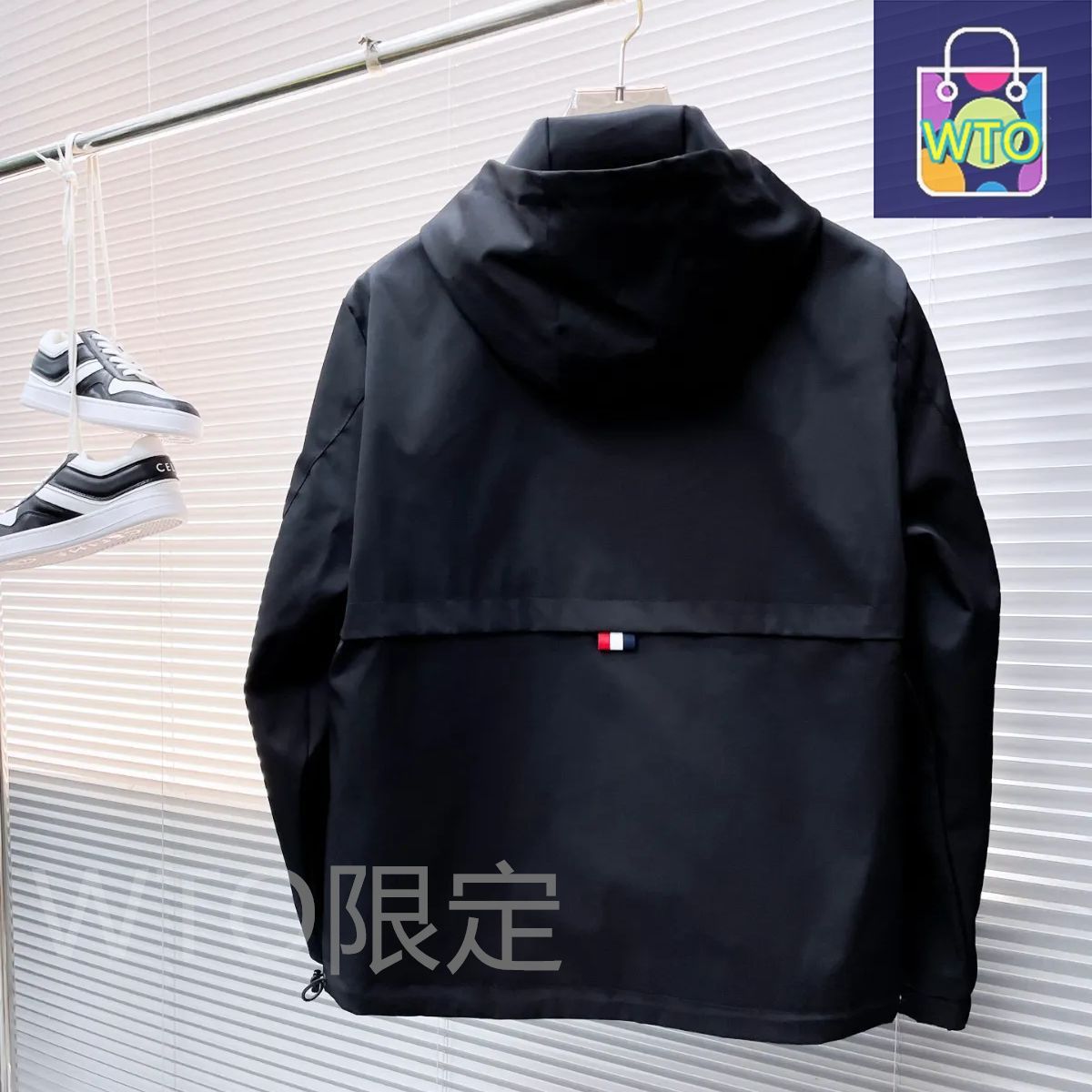 MONCLER ブラックナイロンジャケット モンクレール(MONCLER)モンクレール フード付 ナイロンジャケット