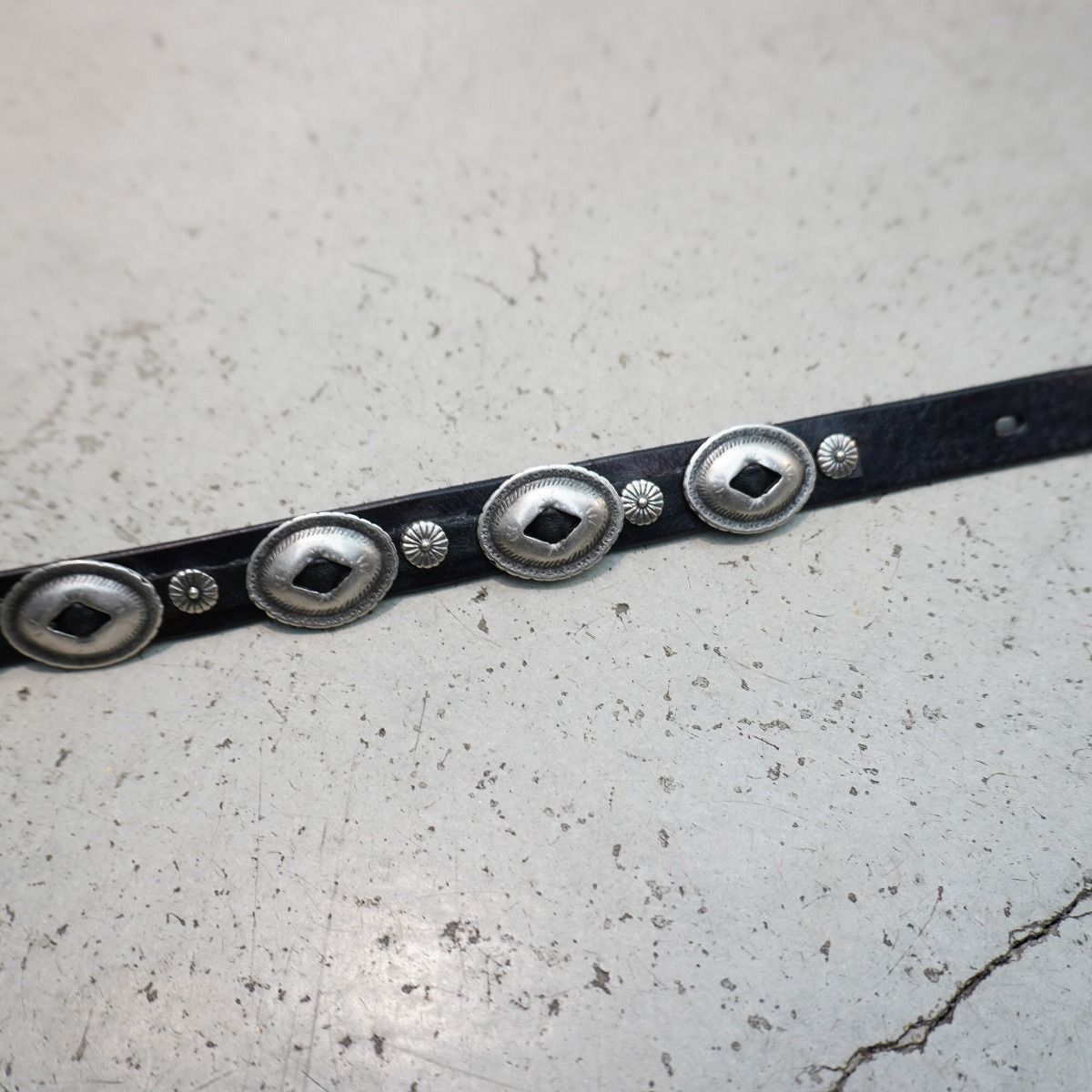 PUNTOVITA プントヴィータ コンチョ レザー 細 ベルト ウエスタン