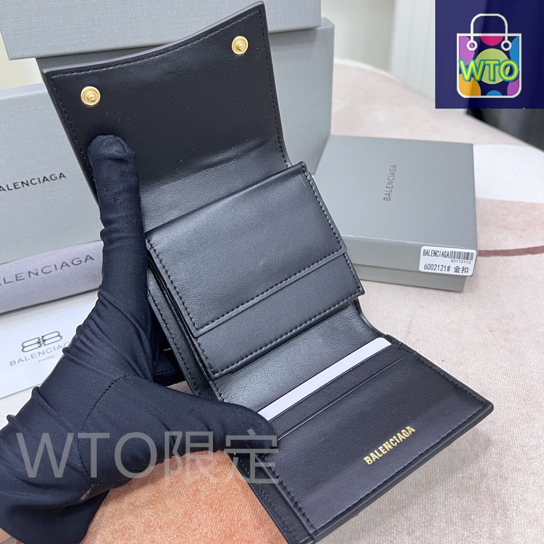 BALENCIAGA　バレンシアガ　ミニウォレット　エンボス　ブラック BALENCIAGA バレンシアガ ミニ財布 三つ折り財布 小銭入れ有り