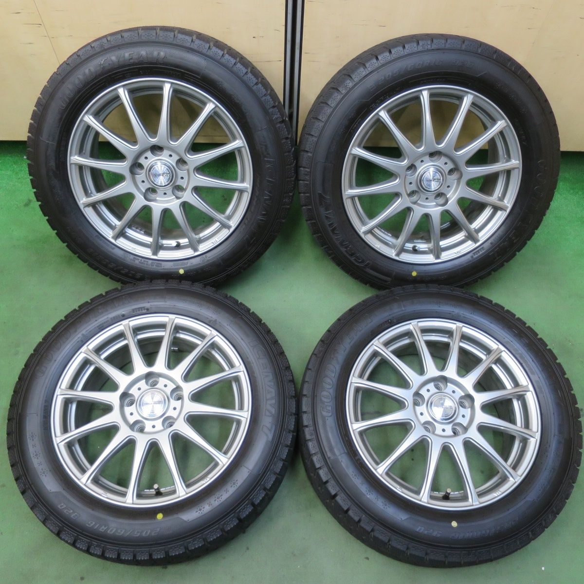ほぼ未使用！24年！キレイ☆スタッドレス 205/60R16 グッドイヤー
