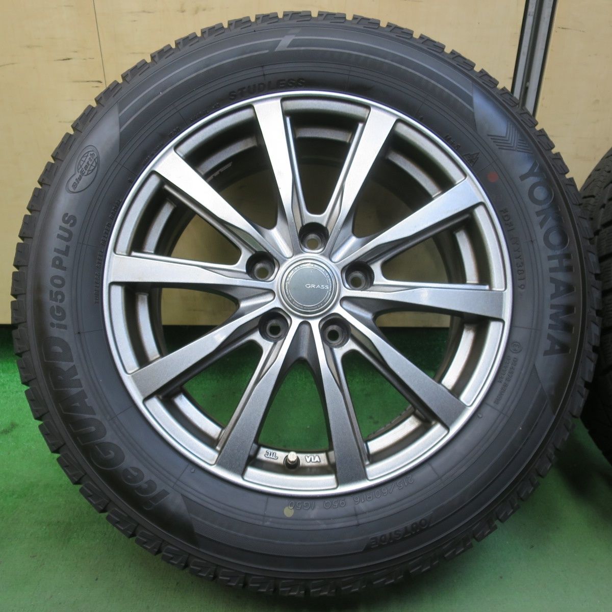 バリ溝！9分☆スタッドレス 215/60R16 ヨコハマ アイスガード iG50