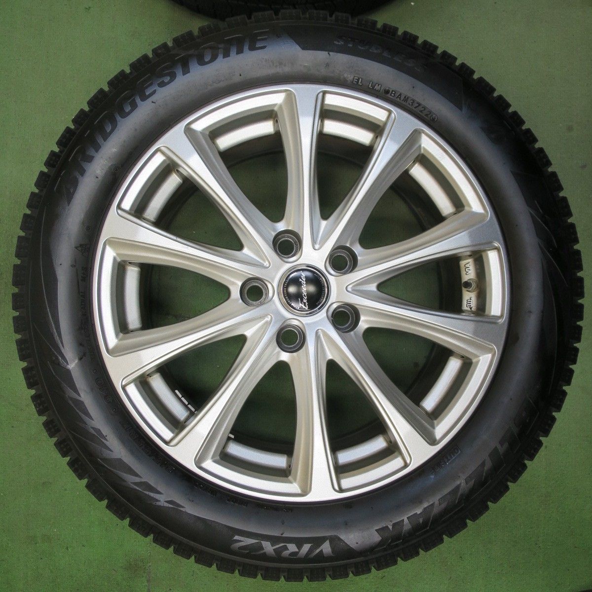 バリ溝‼️ブリヂストンスタッドレスセット2022年製215/60R17ヴェゼル等 バリ溝‼️ブリヂストンスタッドレスセット2022年製215/60R17ヴェゼル等