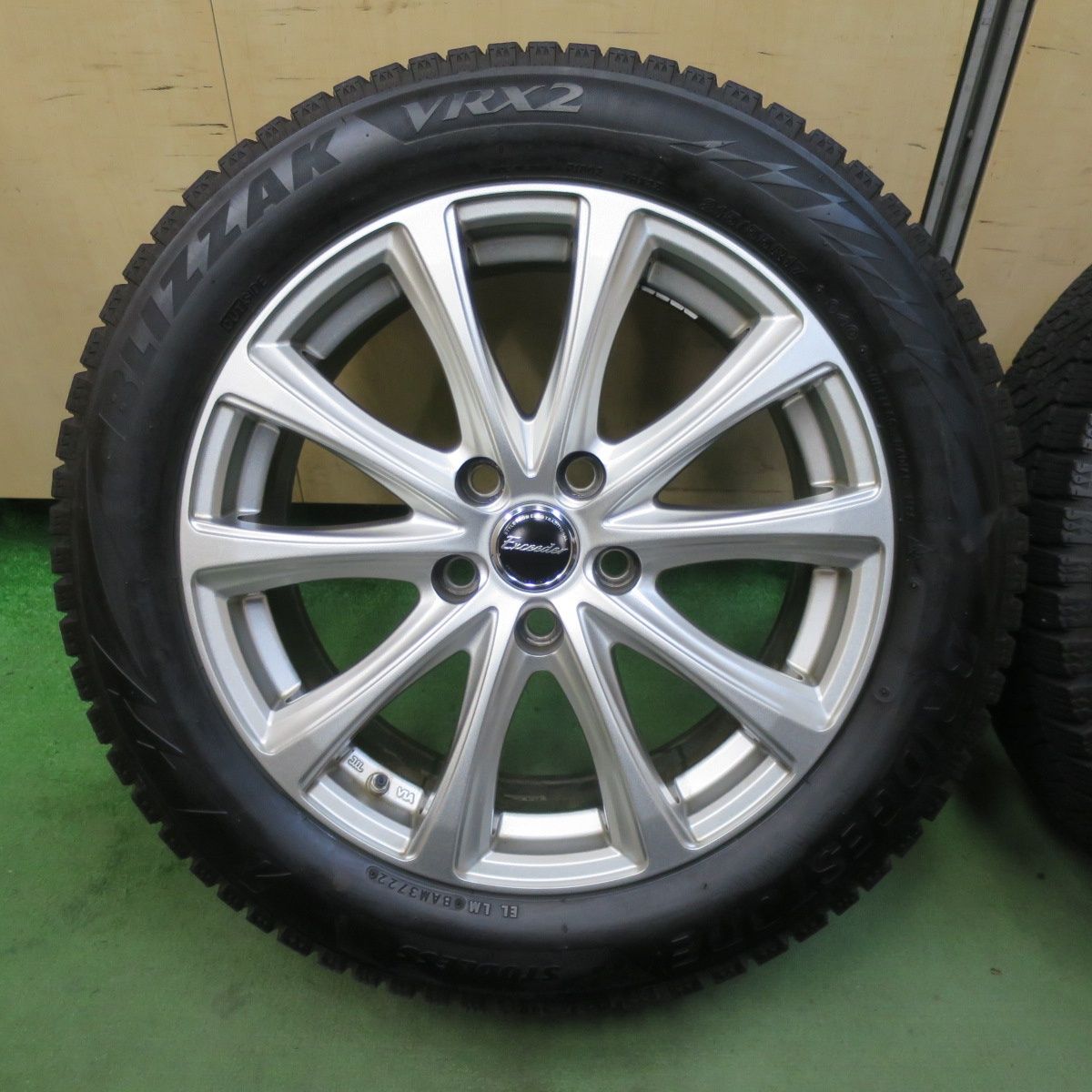 バリ溝！22年！キレイ！8.5分☆スタッドレス 215/55R17 ブリヂストン