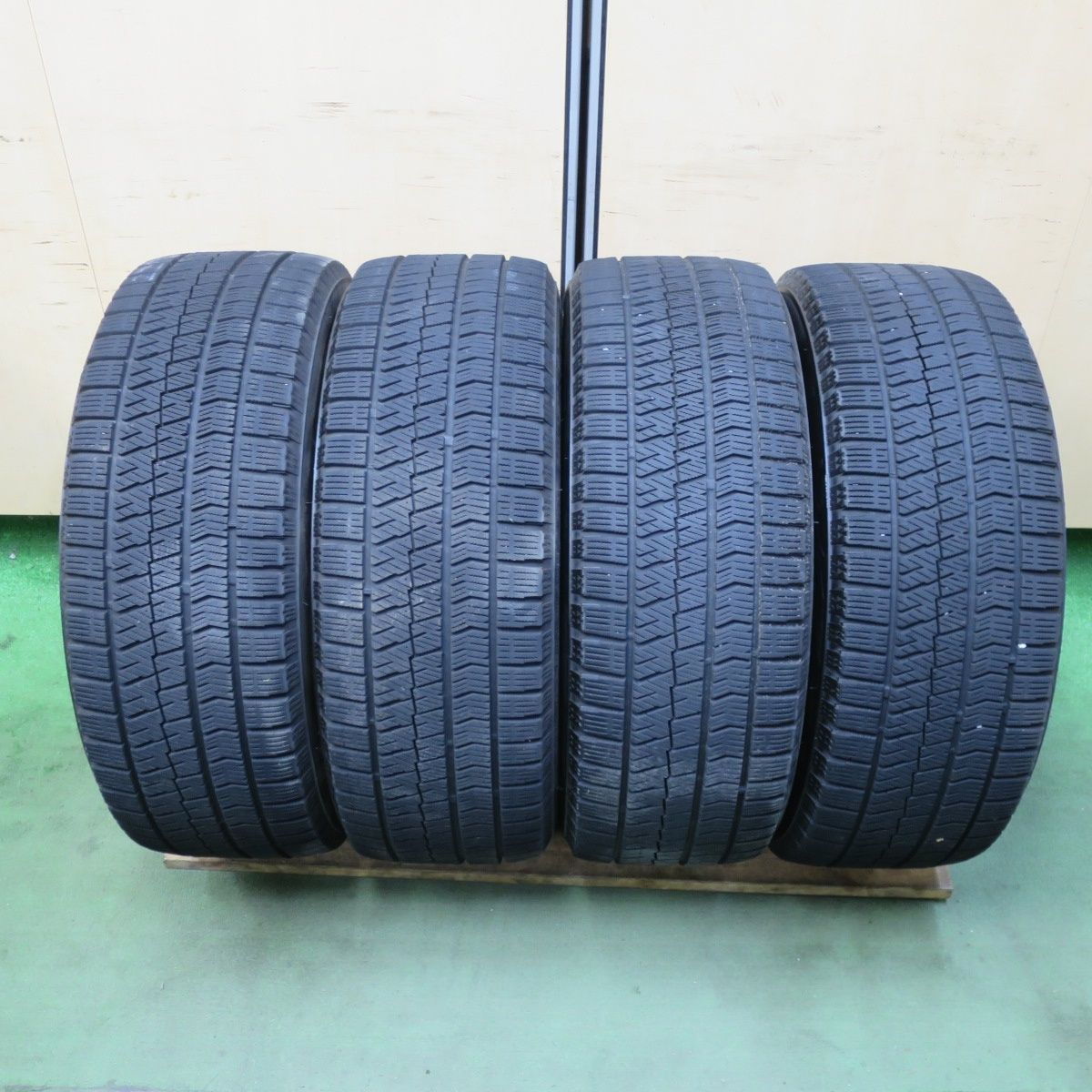 バリ溝！22年！キレイ！8.5分☆スタッドレス 215/55R17 ブリヂストン