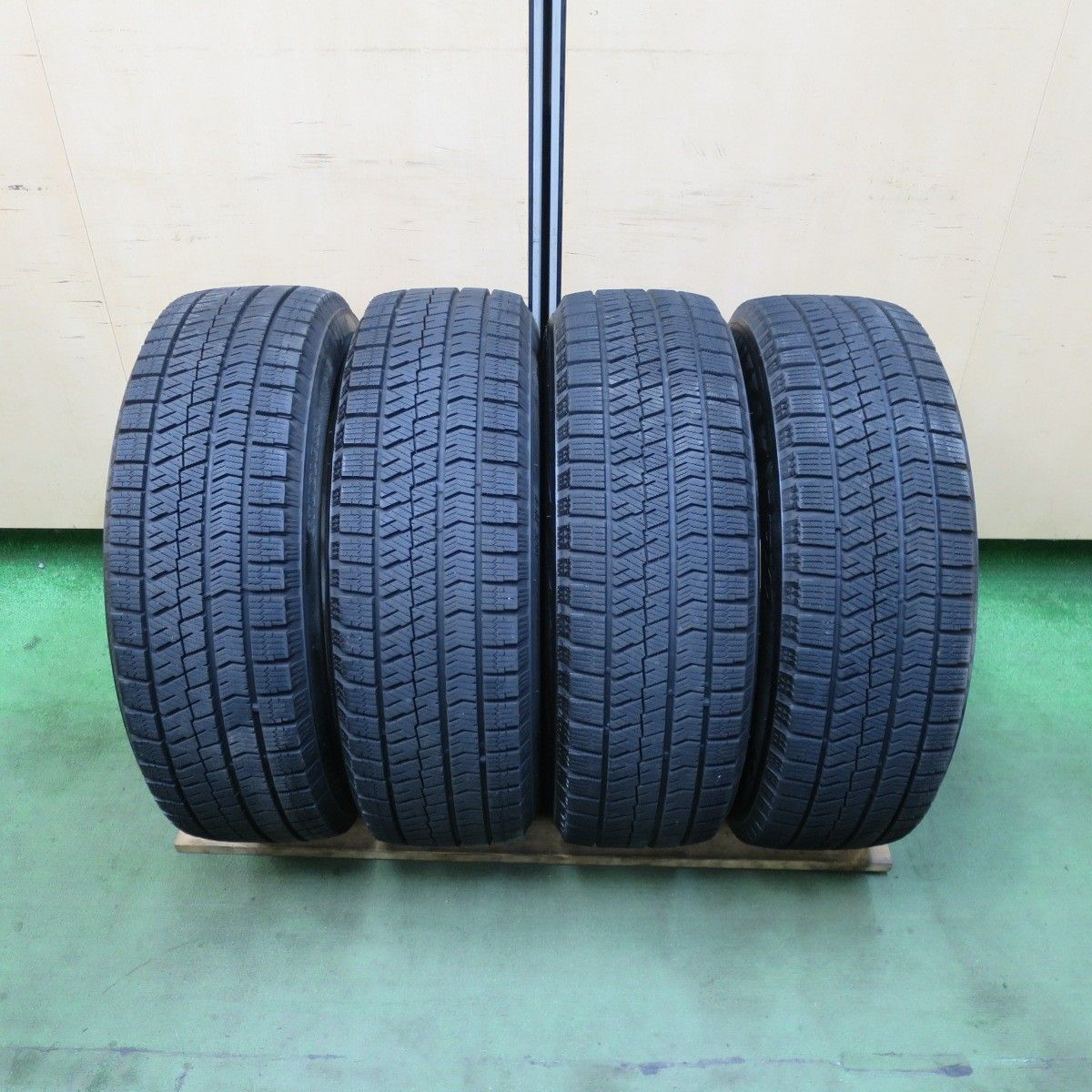 バリ溝！22年！キレイ！9.5分☆スタッドレス 205/65R16 ブリヂストン
