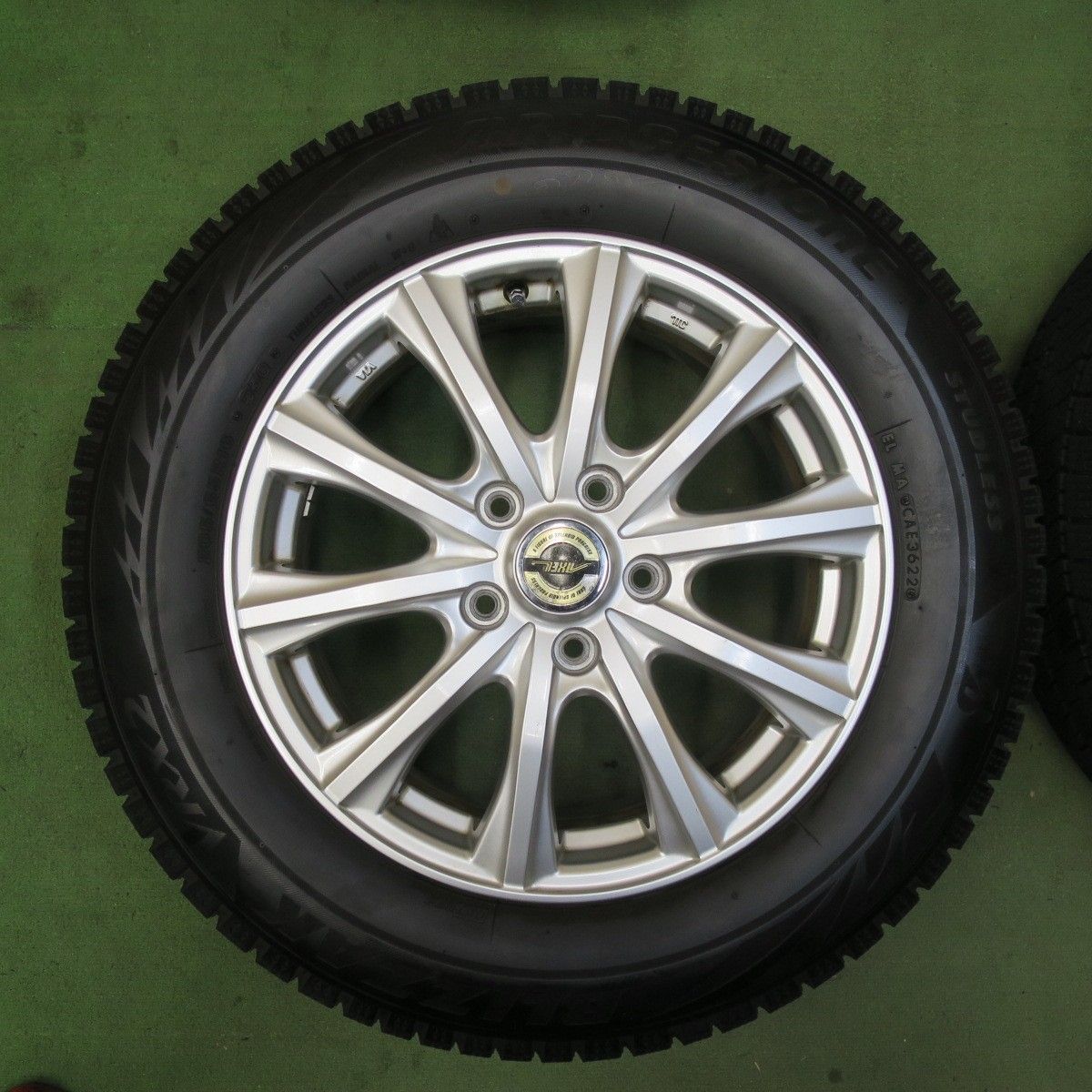 バリ溝！22年！キレイ！9.5分☆スタッドレス 205/65R16 ブリヂストン