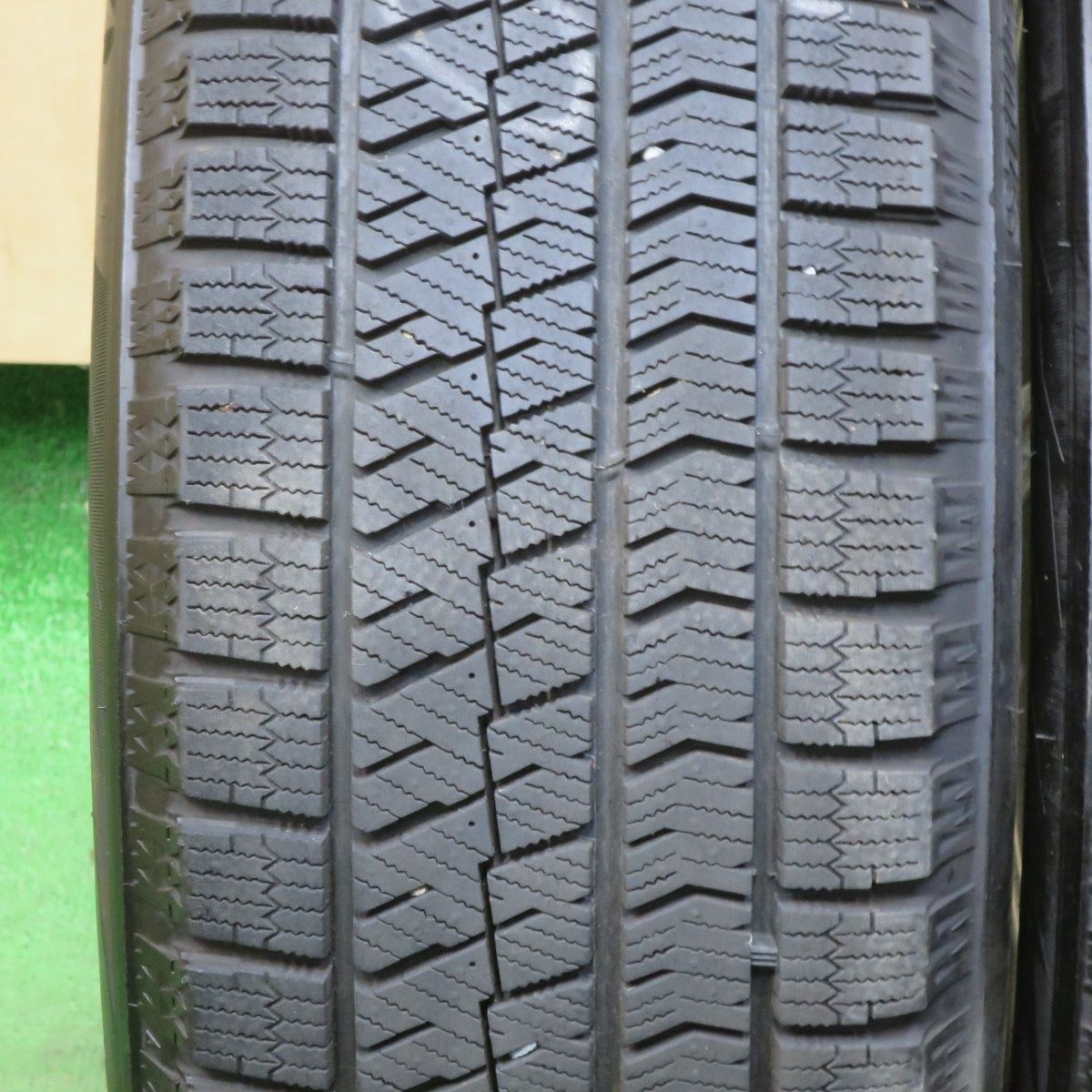 バリ溝！23年！9.5分以上☆スタッドレス 215⁄65R16 ヨコハマ アイス 