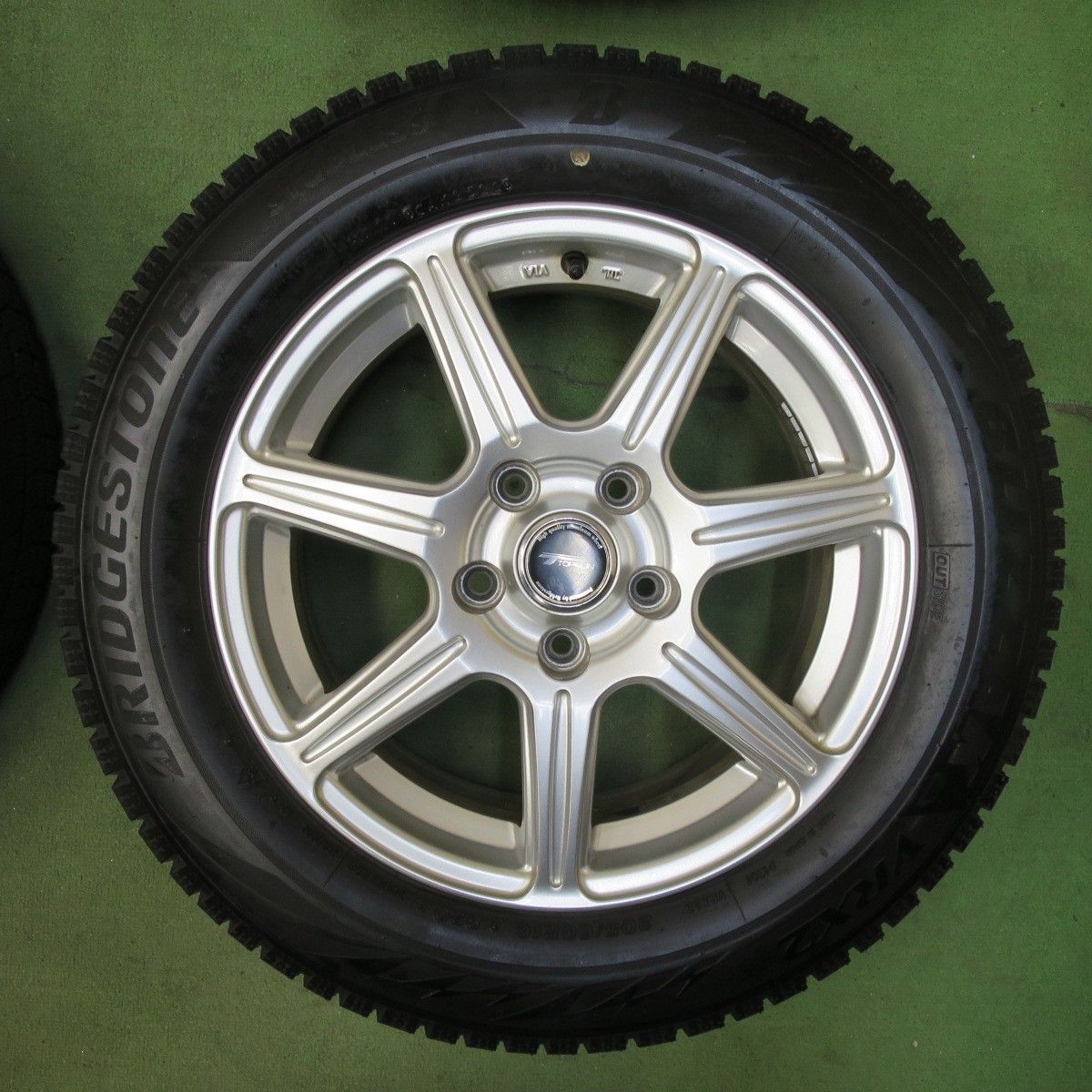 バリ溝！22年！キレイ！9.5分☆スタッドレス 205/60R16 ブリヂストン