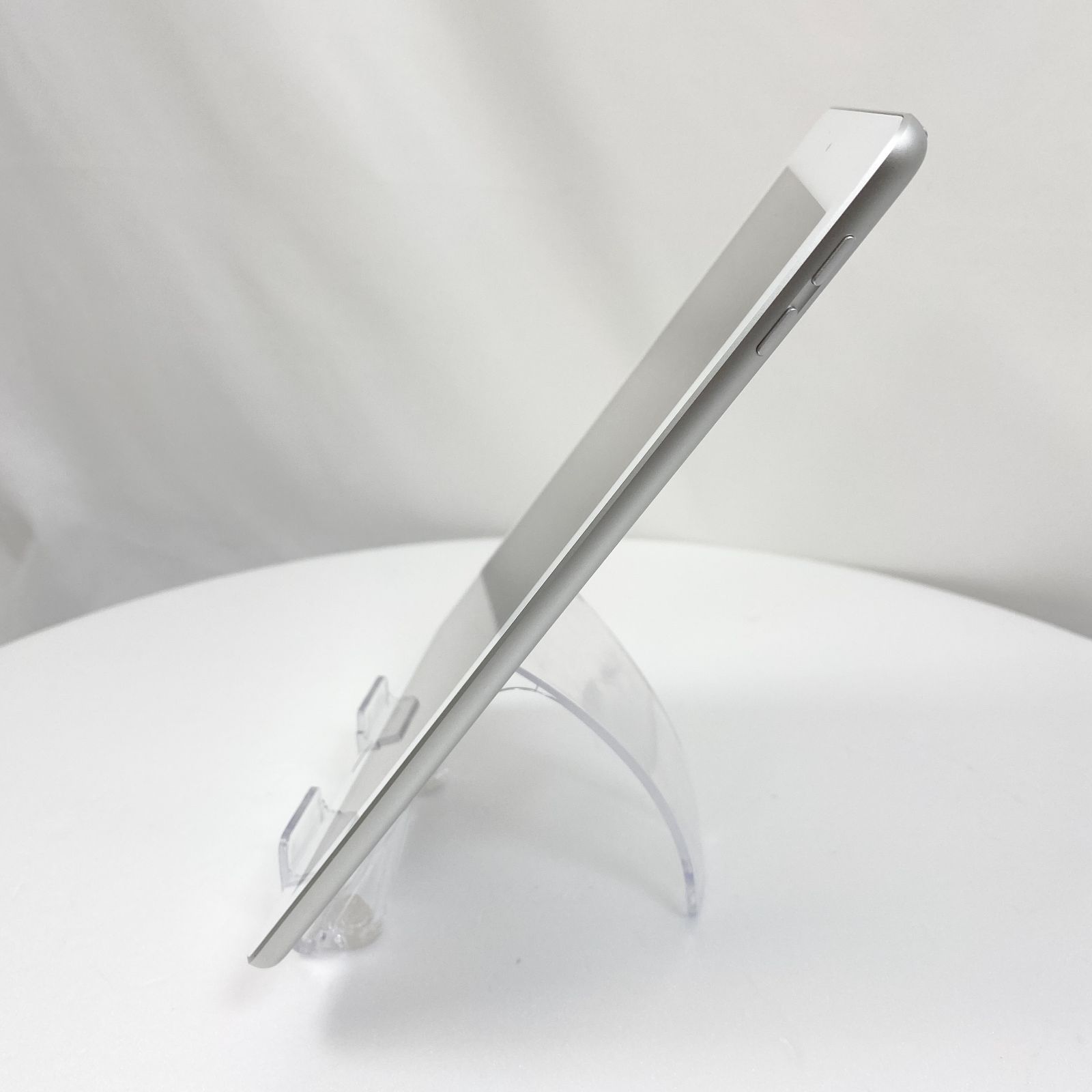 Apple iPad 第6世代 Wi-Fi 32GB シルバー Jランク - メルカリ