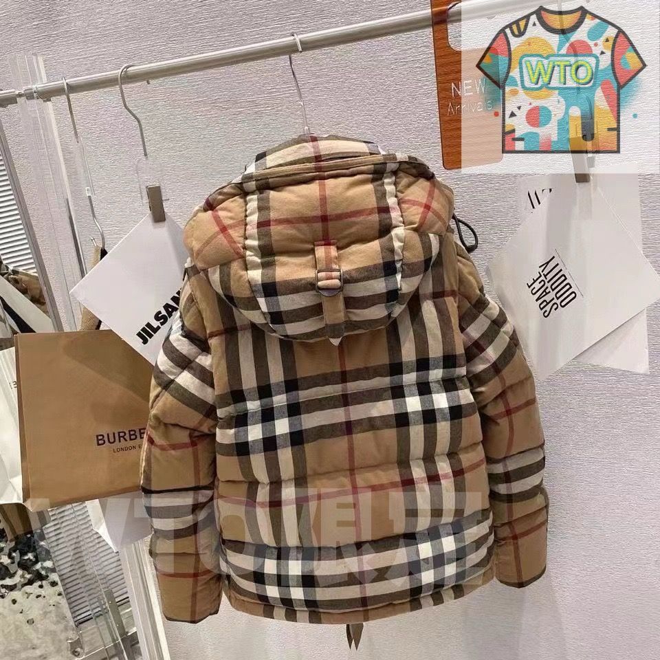 新品未使用 BURBERRY バーバリー ダウンジャケット 6Y 116cm 新品 BURBERRY バーバリー ダウンジャケット ダウン ユニセックス L