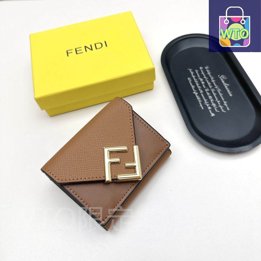 未使用 FENDI 2つ折り財布 小銭入れ付き ブラウン コンパクトウォレット フェンディ FENDI 財布 二つ折り財布 折りたたみ財布 小銭入れなし