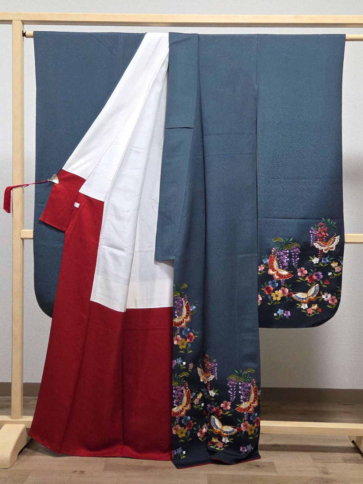 E5◇着物くつろぎ 振袖・襦袢セット 総刺繍 蝶々に花模様 金糸