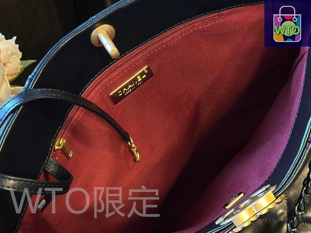 シャネルの大人っぽいダイヤモンドキルティングのブラックショルダー