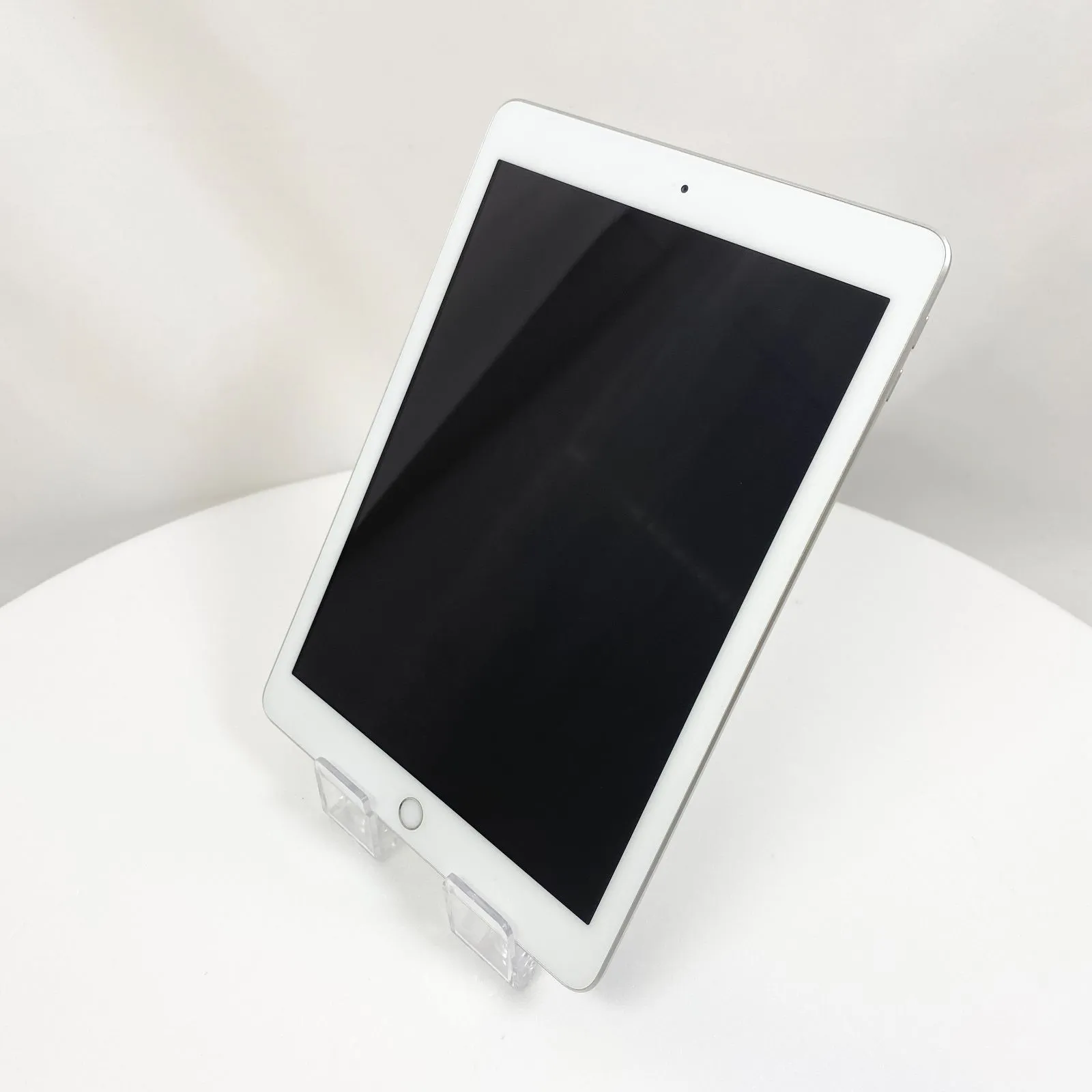 タブレット Apple iPad 第6世代 Wi-Fi 32GB シルバー Jランク