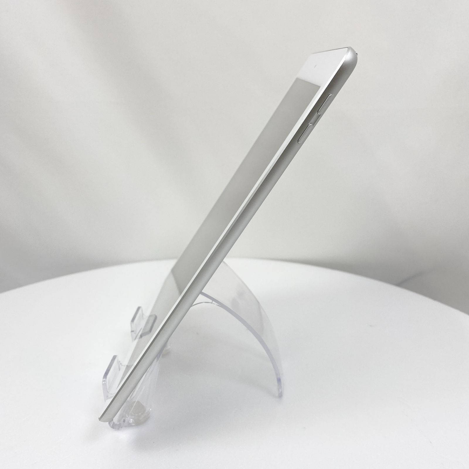 タブレット Apple iPad 第6世代 Wi-Fi 32GB シルバー Jランク