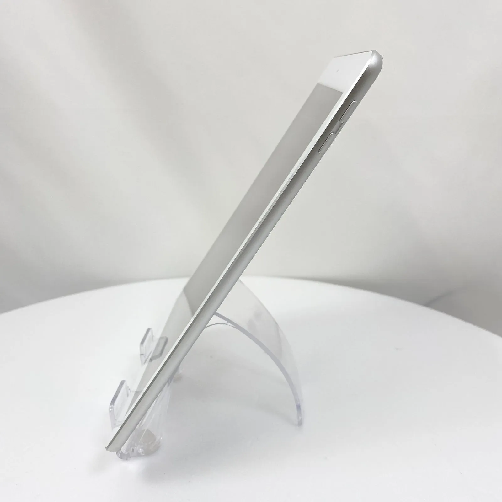 タブレット Apple iPad 第6世代 Wi-Fi 32GB シルバー Jランク
