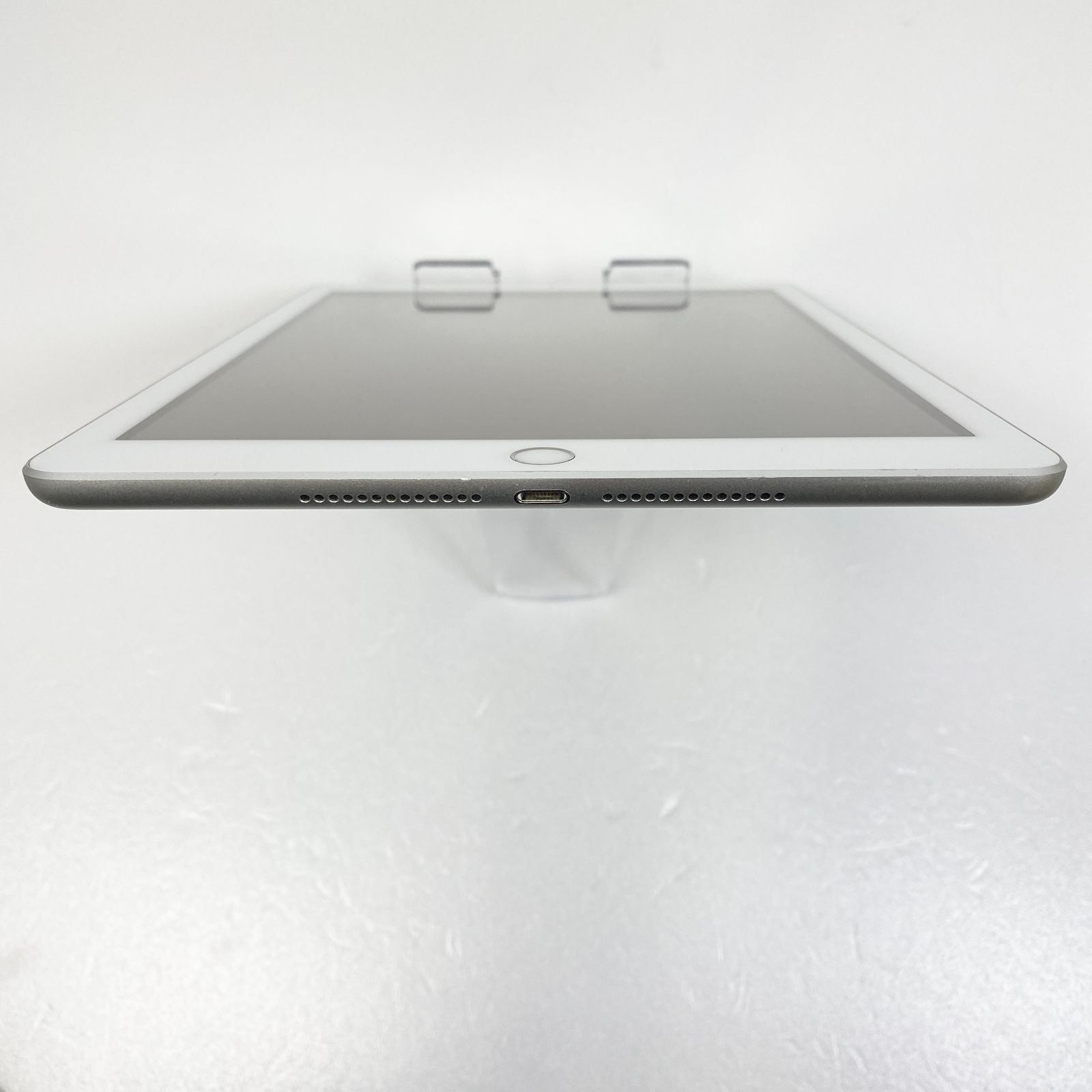 タブレット Apple iPad 第6世代 Wi-Fi 32GB シルバー Jランク