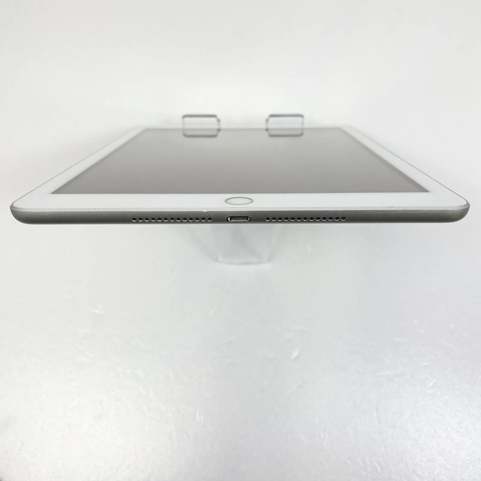 タブレット Apple iPad 第6世代 Wi-Fi 32GB シルバー Jランク