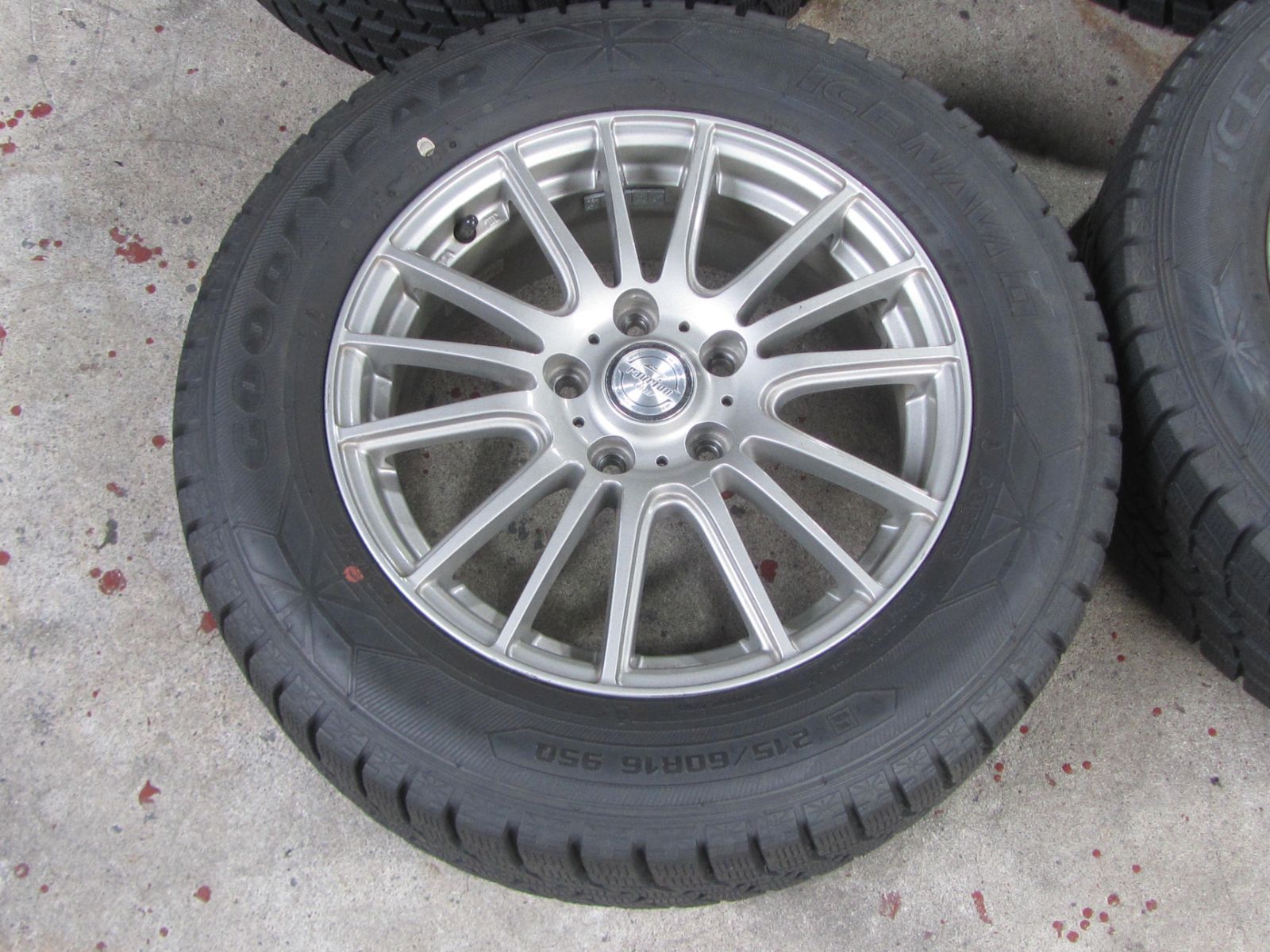車 【バリ山】215/60R16 スタッドレス グッドイヤー アイスナビ6 