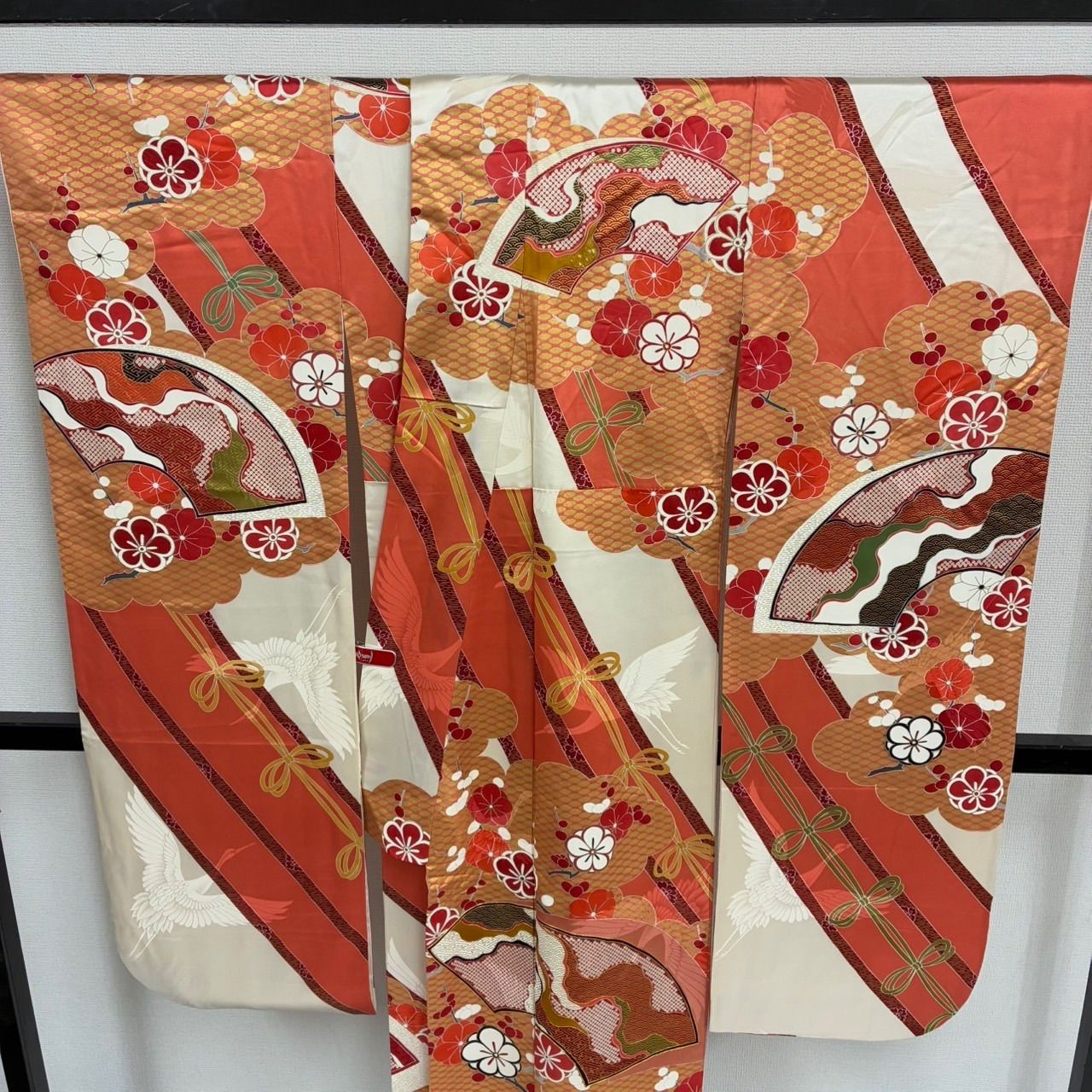 5k1295 着物 正絹 袷 訪問着 金駒刺繍 薄緑 赤 金色 白 黄色 花