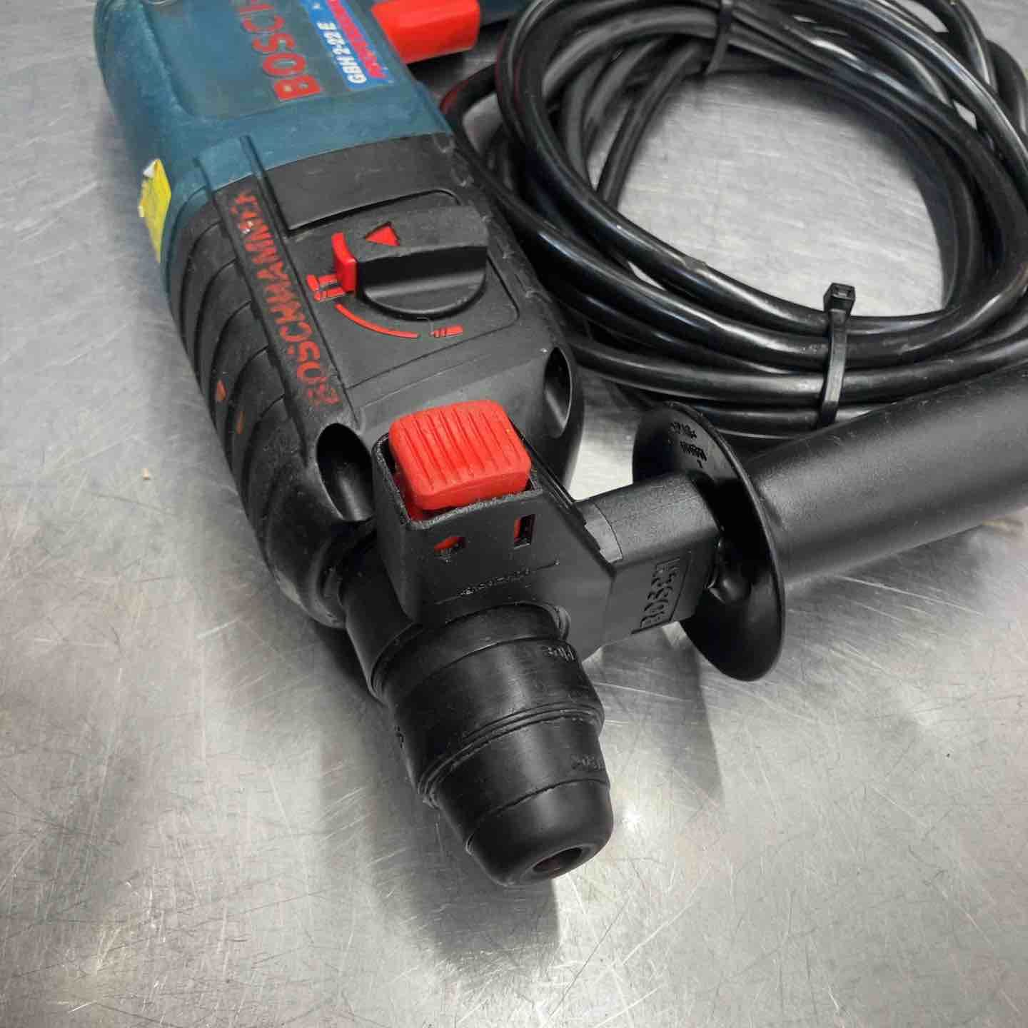 中古品】 ボッシュ(BOSCH) ハンマドリル GBH2-22E 【東大和店】 - メルカリ