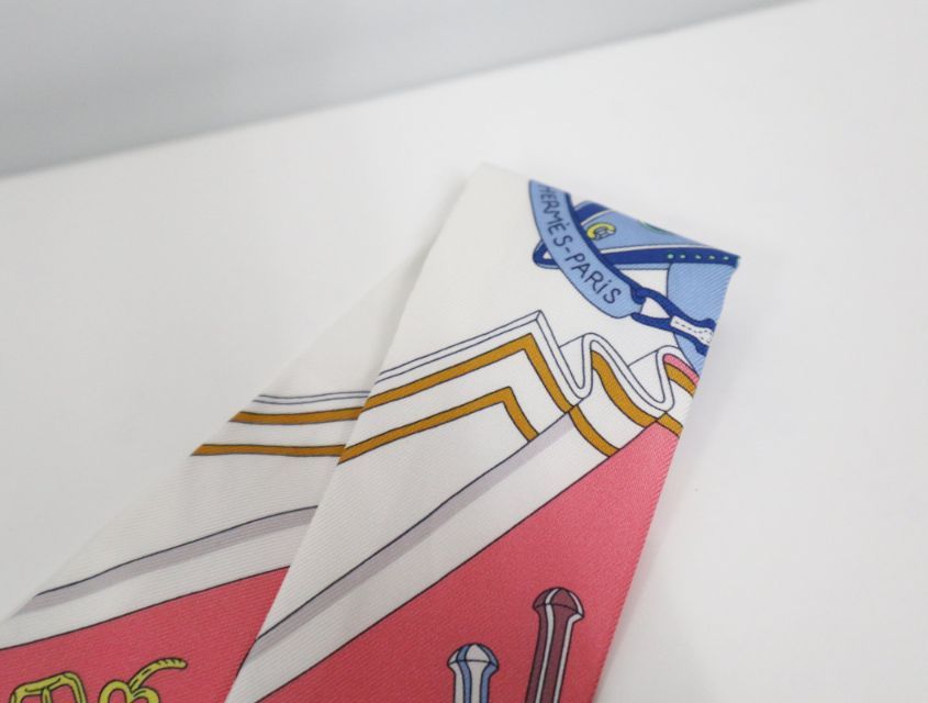 エルメス HERMES ツイリー 鞍職人の花束 2025春夏コレクション いつものコーデにプラス♪】HERMES☆ツイリー《鞍職人の花束》 (HERMES