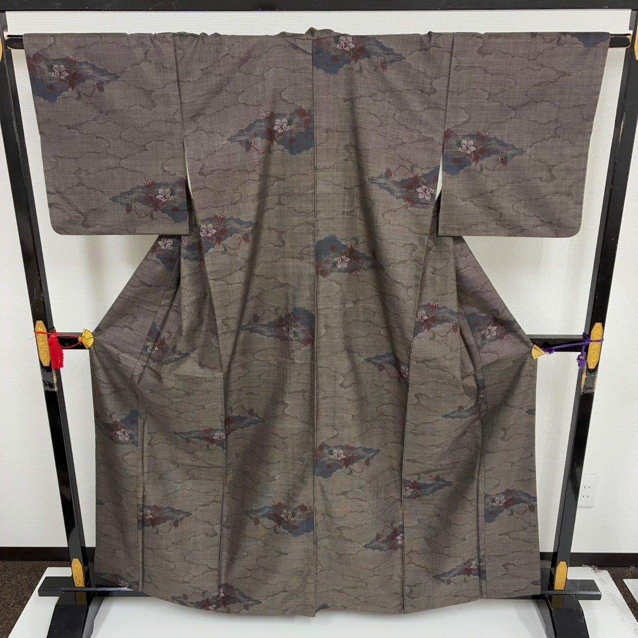 本場大島紬 茶泥染 カタス式 裄65 飛び柄 素敵な絣柄 正絹 着物 MK