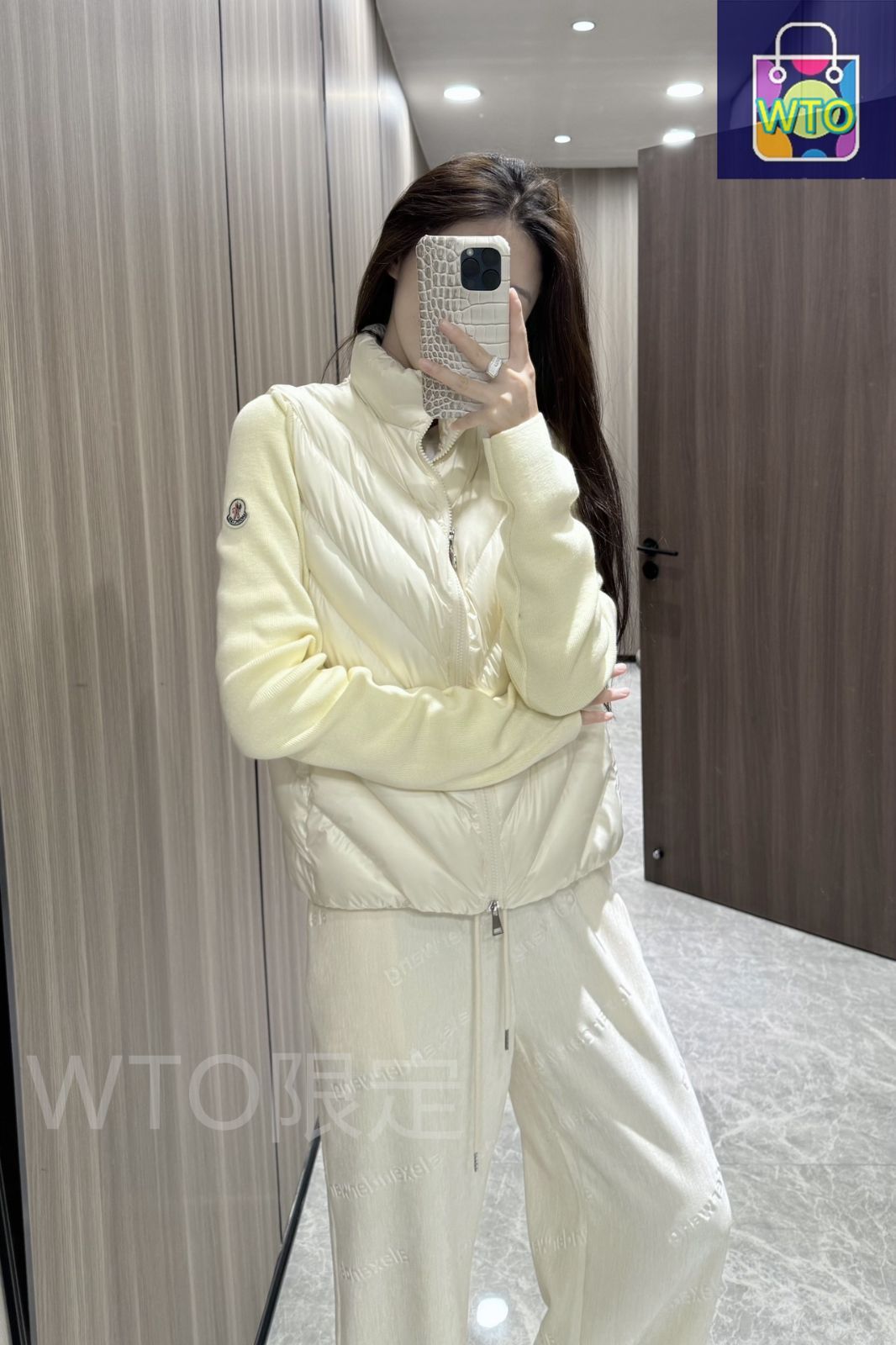 今日特価】Moncler モンクレール ニットプリントダウンジャケット