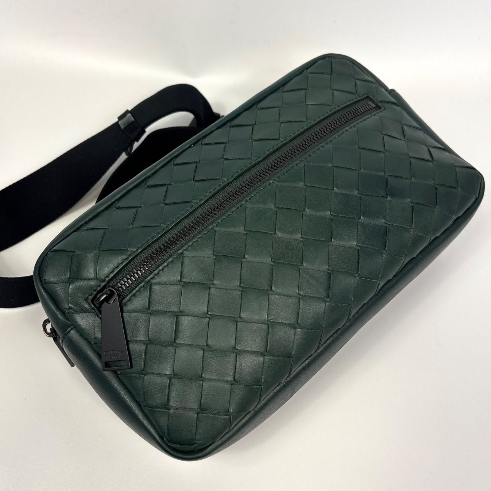 BOTTEGA VENETA ボッテガヴェネタ イントレチャート ボディバッグ