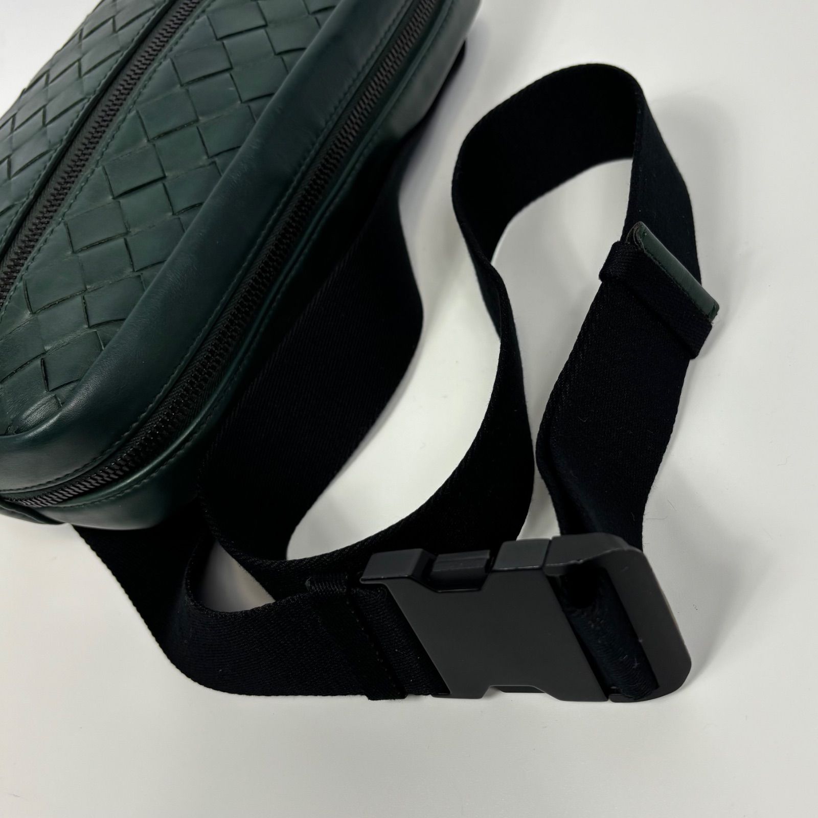 BOTTEGA VENETA ボッテガヴェネタ イントレチャート ボディバッグ 