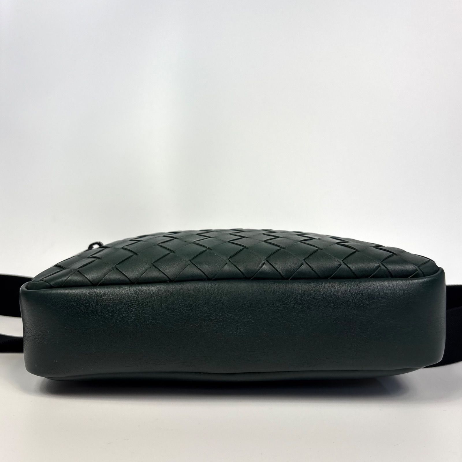 BOTTEGA VENETA ボッテガヴェネタ イントレチャート ボディバッグ