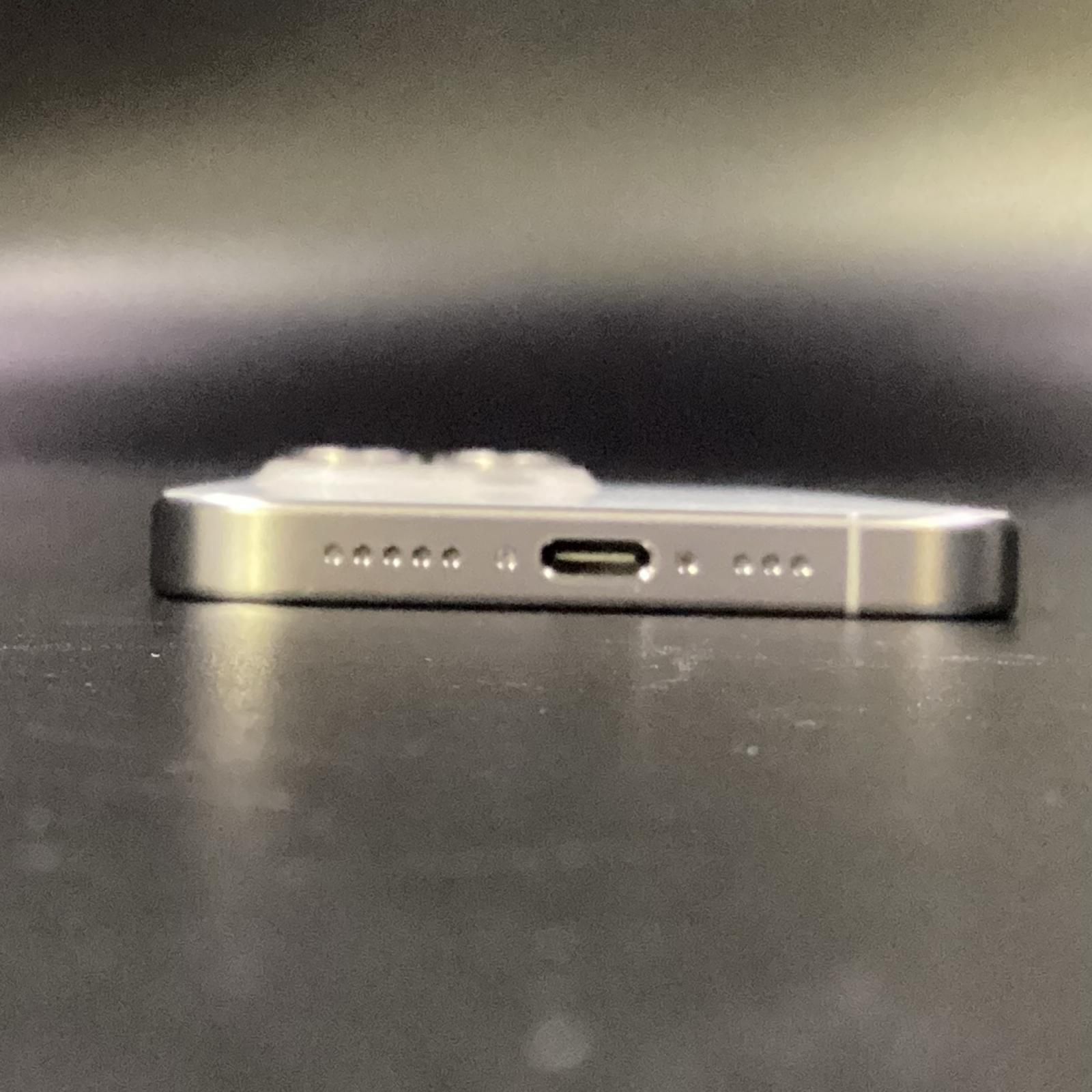 iPhone 15 Pro 256GB ホワイトチタニウム SIMフリー 白ロム 動作確認済