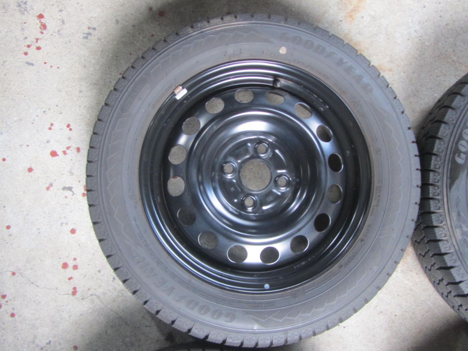 人気商品】175/65R15 スタッドレス グッドイヤー アイスナビ8 カローラ