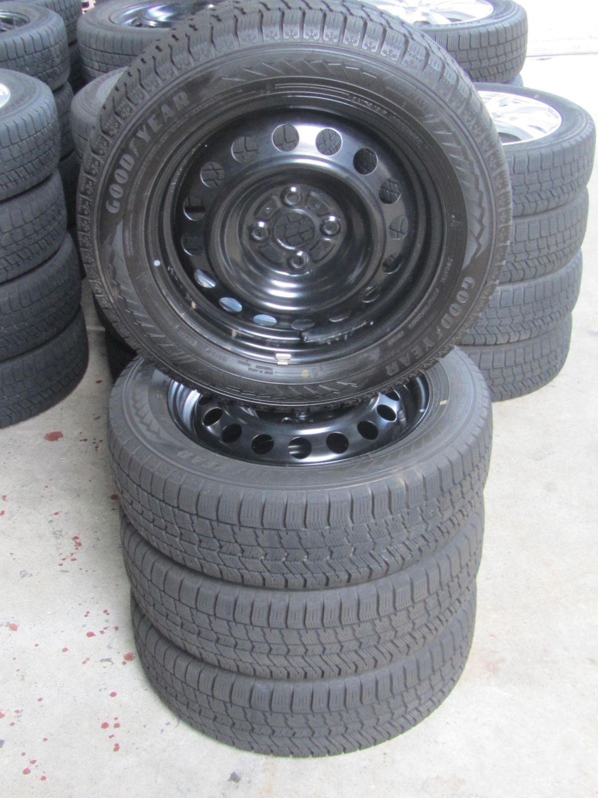 175/65R15　スタッドレス　グッドイヤー　カローラフィールダー外し 175/65R15 スタッドレス グッドイヤー カローラフィールダー外し