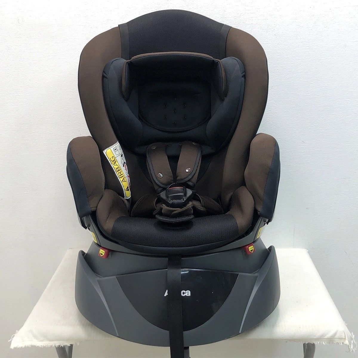 Aprica チャイルドシート ブラウン Aprica 回転式チャイルドシート(ブラウン)、蛇腹式日除(シェード)付