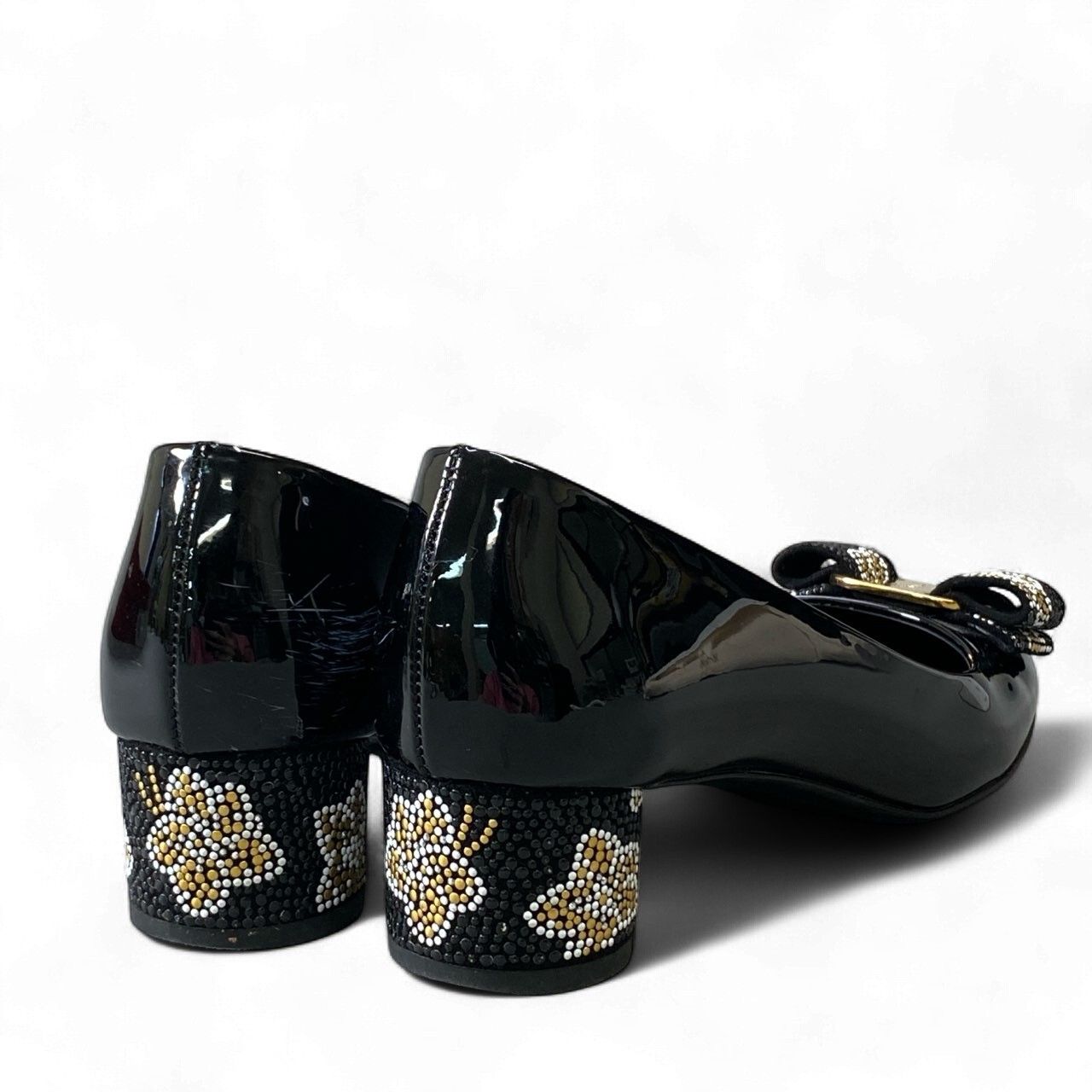 サルヴァトーレフェラガモ エナメルパンプス ヒール ヴァラリボン ブラック 8D 1k18 Salvatore Ferragamo サルヴァトーレフェラガモ ヒールパンプス