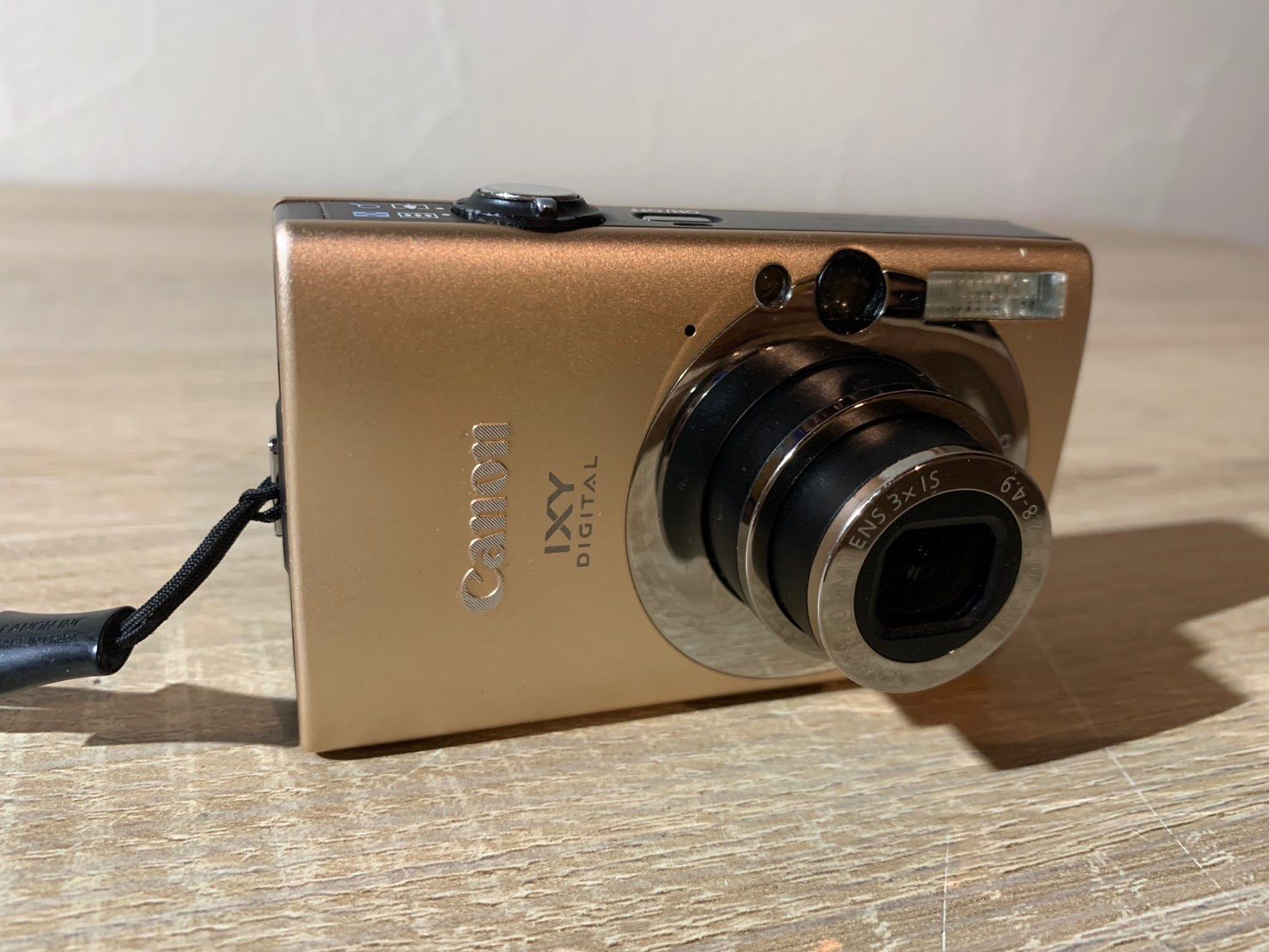 Canon コンパクトデジカメ IXY Digital 20 IS ゴールド キャノン/IXY DIGITAL 20 IS/コンパクトデジタルカメラ/色:キャメル